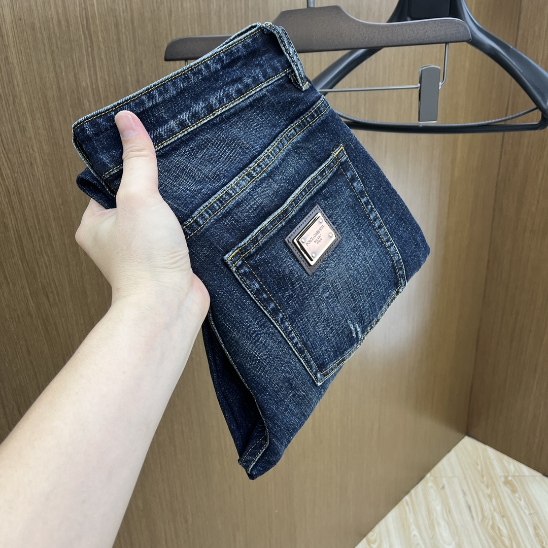 NO:121311,New DG high-end customization, 25ss spring and summer latest original jeans are released simultaneously on the counter. Original custom reproduction. Customer-supplied hardware and accessories. Original quality. Imported denim fabric heavy-working washing. Fine workmanship and excellent upper body!  Preferred single product FC SIZE:29-36 The next day, Dolce & Gabbana, jeans, alexander wang19860909新款 DG 高端定制、25ss春夏最新款原牛仔裤 柜台同步发售 原版定制复刻 客供五金辅料 原单品质 进口牛仔面料重工洗水 做工走线精细 上身绝佳！优选单品FC SIZE:29-36 隔天,,Dolce&Gabbana,jeans,alexander wang,Men's clothing