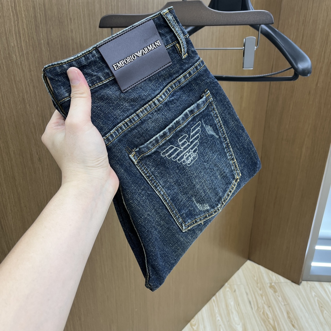 NO:121313,New AJ high-end customization, 25ss spring and summer latest original jeans are released simultaneously on the counter. Original customization replica. Customer-supplied hardware and accessories. Original quality. Imported denim fabric heavy-working washing. Fine workmanship and excellent upper body!  Preferred single product FC SIZE:29-36 The next day, jeans,alexander wang19860909新款 AJ 高端定制、25ss春夏最新款原牛仔裤 柜台同步发售 原版定制复刻 客供五金辅料 原单品质 进口牛仔面料重工洗水 做工走线精细 上身绝佳！优选单品FC SIZE:29-36 隔天,,jeans,alexander wang,Men's clothing