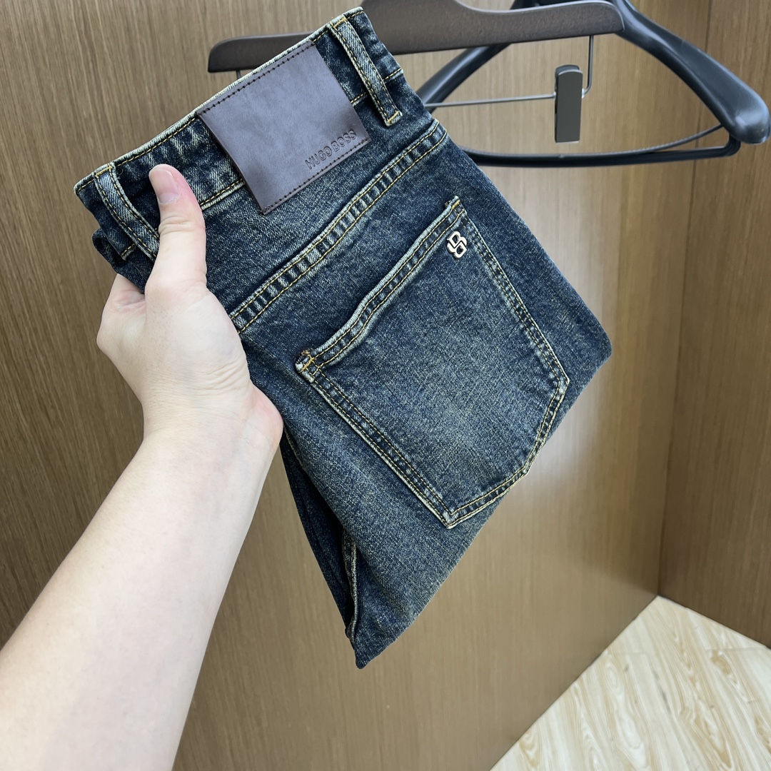 NO:121303,New Bos high-end customization, 25ss spring and summer latest original jeans are released simultaneously on the counter. Original customization replica. Customer-supplied hardware and accessories. Original quality. Imported denim fabric heavy-working washing. Fine workmanship and excellent upper body!  Preferred single product FC SIZE:29-36 The next day, jeans,alexander wang19860909新款 Bos高端定制、25ss春夏最新款原牛仔裤 柜台同步发售 原版定制复刻 客供五金辅料 原单品质 进口牛仔面料重工洗水 做工走线精细 上身绝佳！优选单品FC SIZE:29-36 隔天,,jeans,alexander wang,Men's clothing