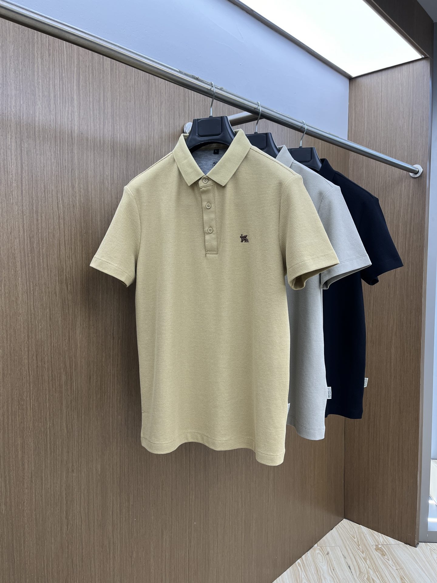 NO:131257,BC is exclusively available for the new original single men's casual Polo short sleeves, high-end customization, high-end version, fashionable and versatile, original imported cotton fabric, chest logo pattern, design, super soft and delicate, skin-friendly and comfortable to wear, high-end boutique, OEM factory made the top body very good, men's essential items jnb, number of 48-58/M-4XL,,T-shirt,alexander wang19860909BC 早春独家专供新款原单男士休闲Polo短袖 高端定制 高版本 时尚百搭爆款 原版进口纯棉面料 胸前logo图案 设计 手感超柔软细腻 穿着亲肤舒适 高端精品 代工厂精细做上身非常赞 男士必备单品jnb 码数48-58/M-4XL,,T-shirt,alexander wang,Men's clothing