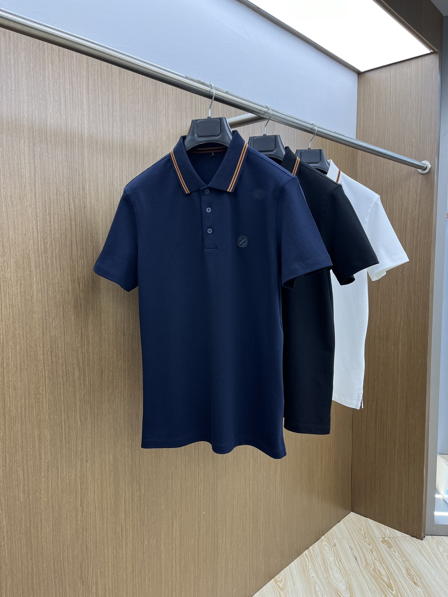 NO:131258,ZZ is exclusively available for the new original single men's casual Polo short sleeves, high-end customization, high-end version, fashionable and versatile, original imported cotton fabric, chest logo pattern, design, super soft and delicate, skin-friendly and comfortable to wear, high-end boutique, OEM factory made the top body very good, men's essential items jnb, number of 48-58/M-4XL,,T-shirt,alexander wang19860909ZZ 早春独家专供新款原单男士休闲Polo短袖 高端定制 高版本 时尚百搭爆款 原版进口纯棉面料 胸前logo图案 设计 手感超柔软细腻 穿着亲肤舒适 高端精品 代工厂精细做上身非常赞 男士必备单品jnb 码数48-58/M-4XL,,T-shirt,alexander wang,Men's clothing