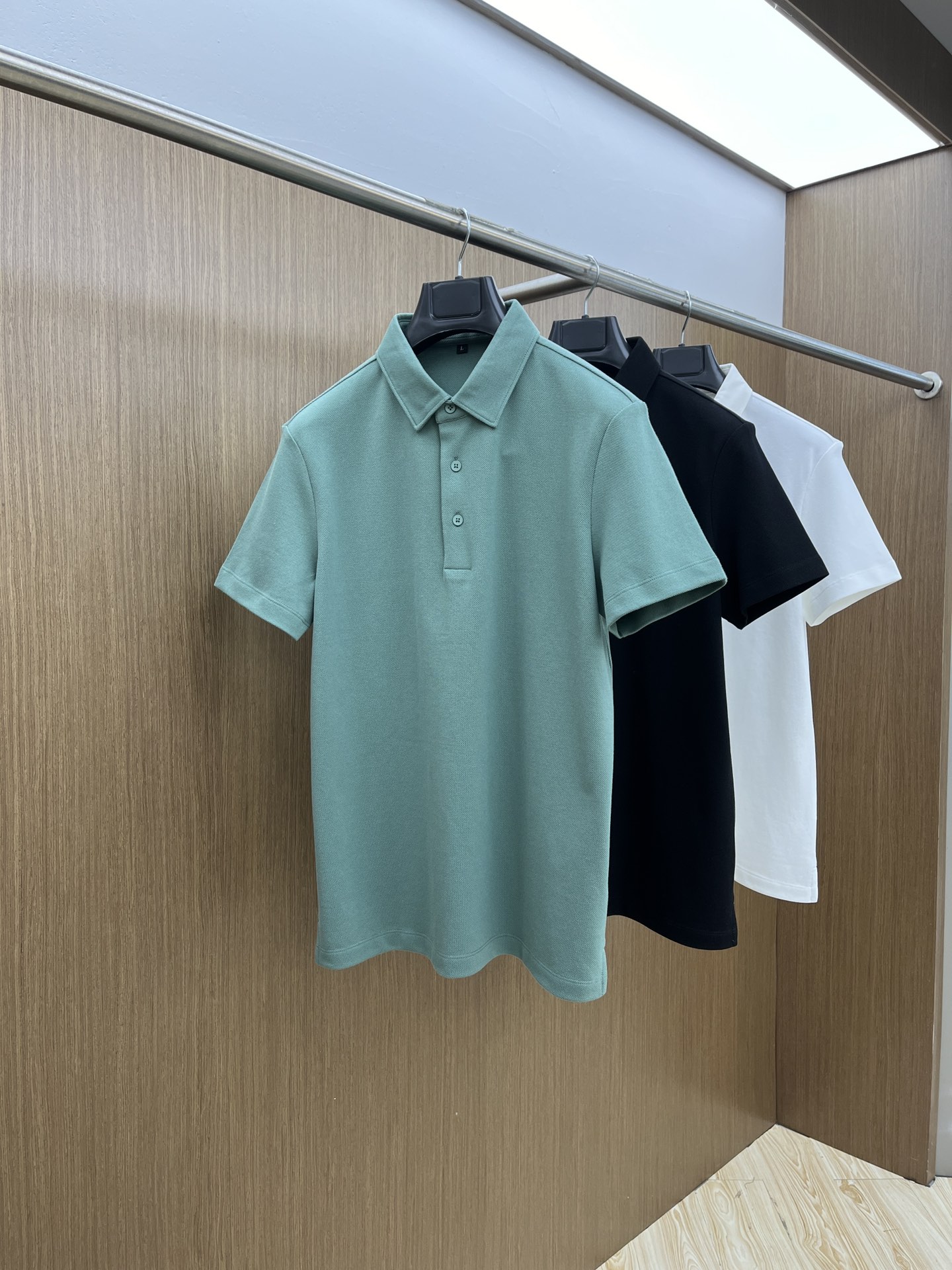 NO:118209,ZZ early spring exclusively offers new original single men's casual Polo short sleeves, high-end customization, high-end version, fashionable and versatile, original imported cotton fabric, chest logo pattern, design, super soft and delicate, skin-friendly and comfortable to wear, high-end boutique, OEM factory made the top body very good, men's essential items jnb, number of 48-58/M-4XL,,T-shirt,alexander wang19860909ZZ早春独家专供新款原单男士休闲Polo短袖 高端定制 高版本 时尚百搭爆款 原版进口纯棉面料 胸前logo图案 设计 手感超柔软细腻 穿着亲肤舒适 高端精品 代工厂精细做上身非常赞 男士必备单品jnb 码数48-58/M-4XL,,T-shirt,alexander wang,Men's clothing