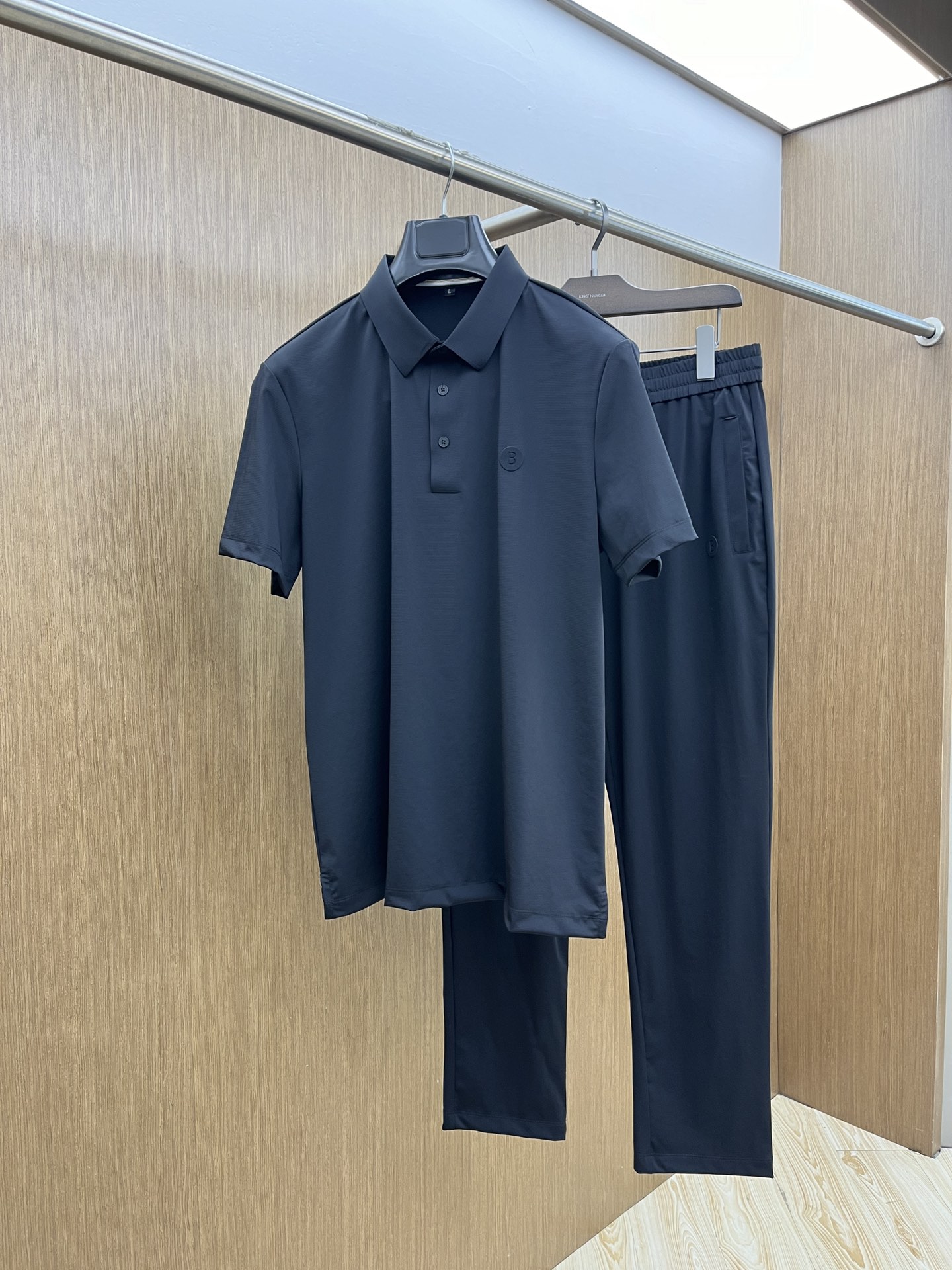 NO:118210,New style / set BBR Spring and summer new suit Men's lapel Polo shirt short sleeves are available at the counter simultaneously Simple and fashionable and versatile High-end quality Chest brand logo high temperature printing design Custom imported ice silk fabric Comfortable and cool to wear Breathable jnb high grade and very textured Fashion and casual Color picture color Number M-4XL, T-shirt, alexander wang19860909新款 /套 BBR 春夏新款套装 男士翻领Polo衫短袖 柜台同步发售 简洁时尚百搭 高端品质 胸前品牌logo高温印压设计 定制进口冰丝面料 穿着舒适冰凉 透气 jnb档次高很有质感 时尚又休闲 颜色图片色 码数M-4XL,,T-shirt,alexander wang,Men's clothing