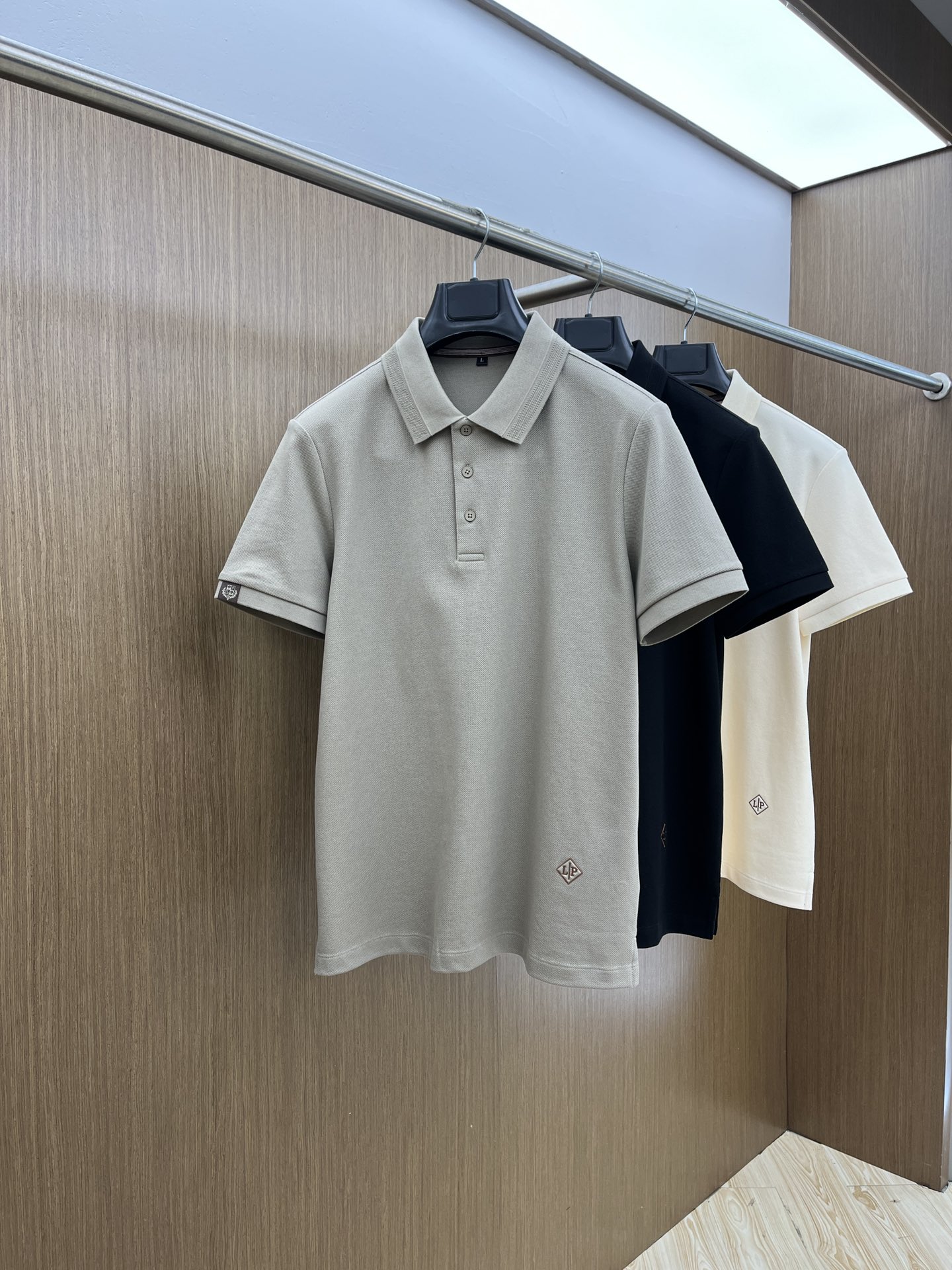 NO:116716,New LP early spring exclusively for new original single men's casual Polo short sleeves, high-end customization, high-end version, fashionable and versatile, original imported cotton fabric, chest logo pattern, design, super soft and delicate, skin-friendly and comfortable to wear, high-end boutique, OEM factory made the top body very good, men's essential items jnb Number 48-58/M-4XL,,loro piano,T-shirt,alexander wang19860909新款LP早春独家专供新款原单男士休闲Polo短袖 高端定制 高版本 时尚百搭爆款 原版进口纯棉面料 胸前logo图案 设计 手感超柔软细腻 穿着亲肤舒适 高端精品 代工厂精细做上身非常赞 男士必备单品jnb 码数48-58/M-4XL,,loro piana,T-shirt,alexander wang,Men's clothing