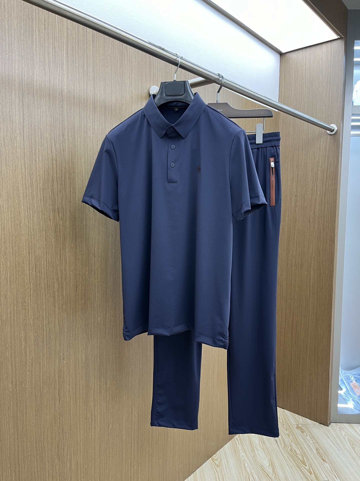 NO:118214,New style / set LP spring and summer new suit Men's lapel Polo shirt short sleeves are available at the counter simultaneously. Simple, fashionable and versatile. High-end quality. Chest brand logo high temperature printing design. Custom imported ice silk fabric. Comfortable and cool to wear. Breathable. JNB high grade and very textured. Fashionable and casual. Color picture and color. Number of codes M-4XL,,loro piano,T-shirt,alexander wang.19860909新款 /套 LP春夏新款套装 男士翻领Polo衫短袖 柜台同步发售 简洁时尚百搭 高端品质 胸前品牌logo高温印压设计 定制进口冰丝面料 穿着舒适冰凉 透气 jnb档次高很有质感 时尚又休闲 颜色图片色 码数M-4XL,,loro piana,T-shirt,alexander wang,Men's clothing