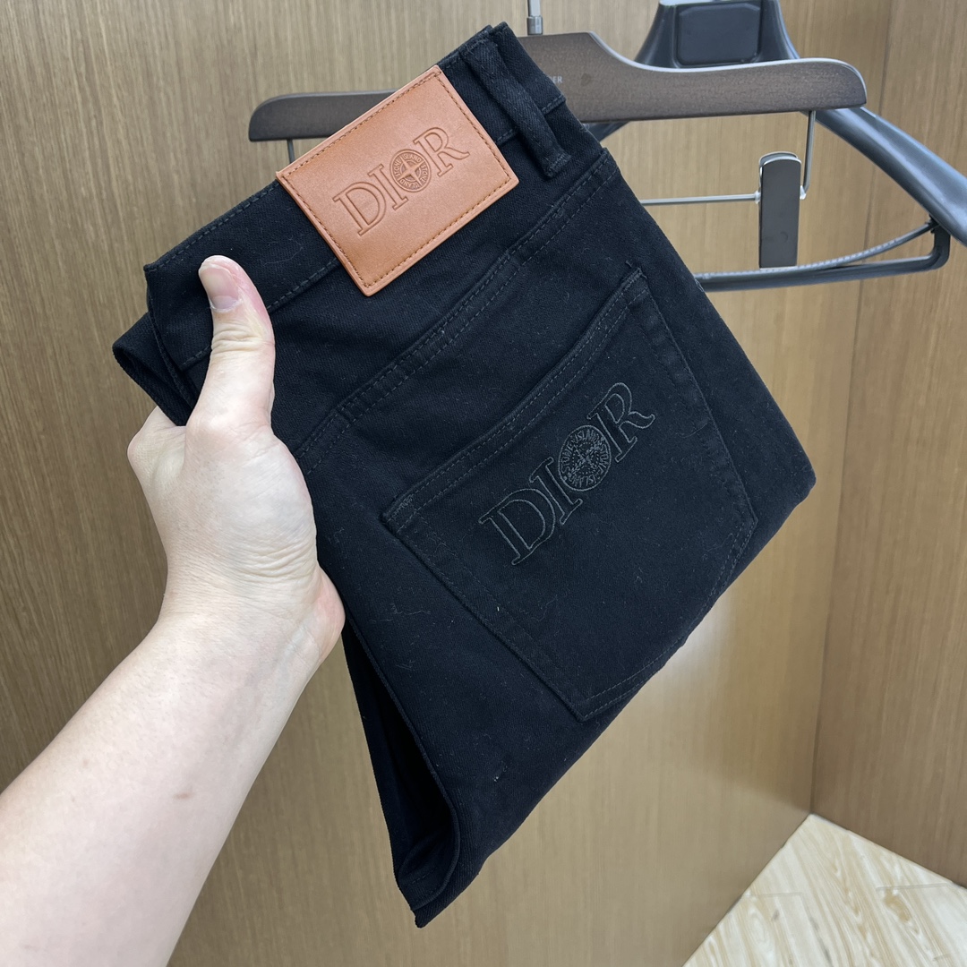 NO:460907,New CD High-end custom quality 25SS spring and summer latest original single jeans available at the counter simultaneously Original customized reproduction Customer-supplied hardware accessories Original single quality Imported denim fabric heavy-duty washing Fine workmanship wiring Excellent upper body, preferred single product A60 SIZE:29-36 No 35, jeans, alexander wang19860909新款 CD 高端定制品质 25SS春夏最新款原单牛仔裤 柜台同步发售 原版定制复刻 客供五金辅料 原单品质 进口牛仔面料重工洗水 做工走线精细 上身绝佳,优选单品A60 SIZE:29-36无35,,jeans,alexander wang,Men's clothing