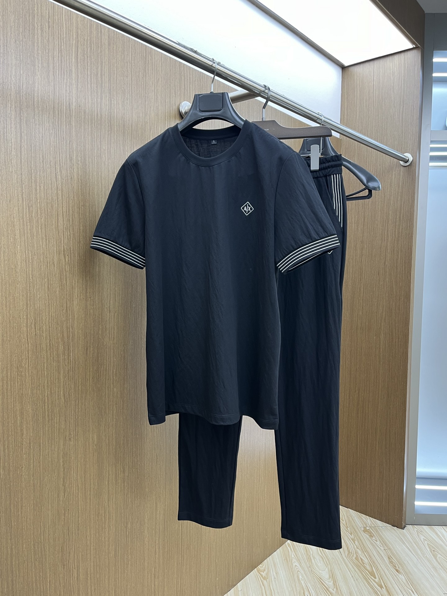 NO:131247,New / Set AJ Spring and Summer New Set Men's Lapel Polo Shirt Short Sleeves Release at the counter Simplified, fashionable and versatile High-end Quality Chest Brand Logo High-temperature Printing Design Customized imported ice silk fabric Comfortable and cool to wear Breathable JNB High grade and very textured Fashion and casual Color picture color Number M-4XL, T-shirt, alexander wang19860909新款 /套 AJ 春夏新款套装 男士翻领Polo衫短袖 柜台同步发售 简洁时尚百搭 高端品质 胸前品牌logo高温印压设计 定制进口冰丝面料 穿着舒适冰凉 透气 jnb档次高很有质感 时尚又休闲 颜色图片色 码数M-4XL,,T-shirt,alexander wang,Men's clothing