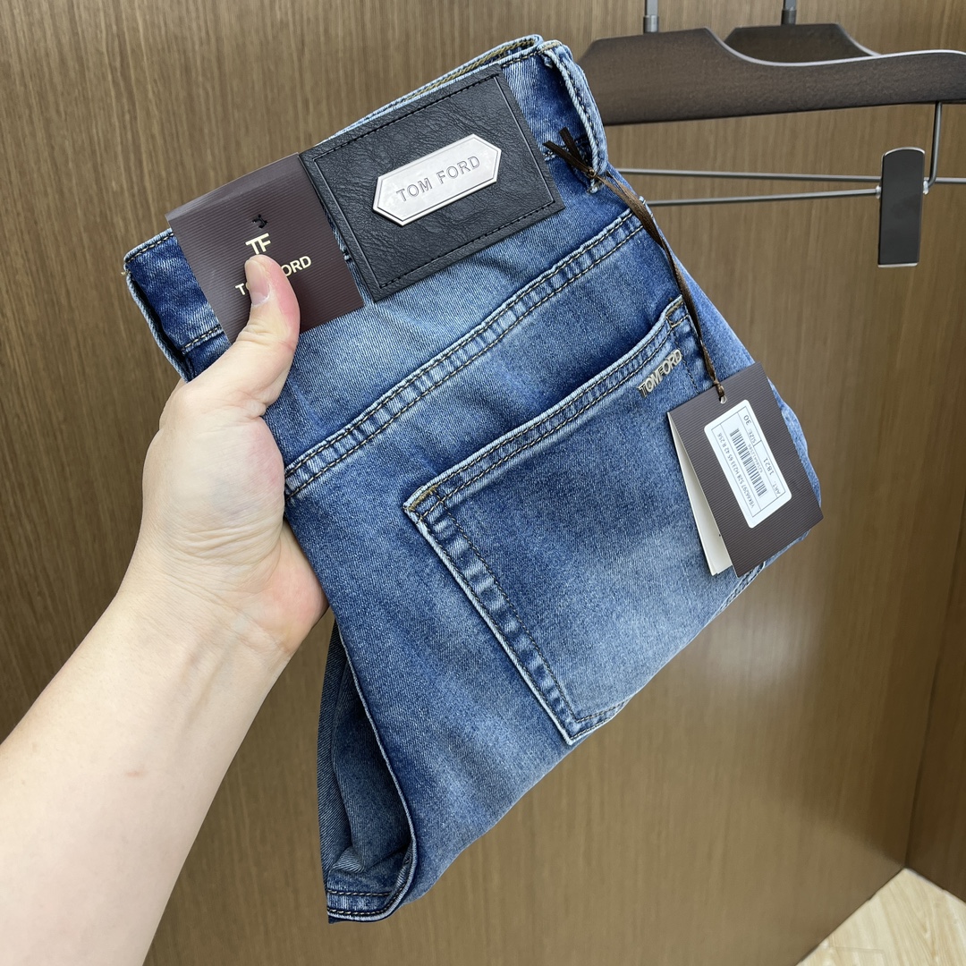 NO:123142,New TF high-end customization, 25SS spring and summer latest jeans are available at the counter simultaneously, imported color fixing fabrics, original custom reproduction, customer-supplied hardware and auxiliary materials, original quality, heavy industry washing, fine workmanship and excellent upper body!  Preferred single product produced by fax, number 29-38 without 35.37,,tom ford,jeans,alexander wang19860909新款 TF 高端定制、25SS春夏最新款牛仔裤 柜台同步发售 进口固色面料 原版定制复刻 客供五金辅料 原单品质 重工洗水 做工走线精细 上身绝佳！优选单品 fax出品 码数29-38无35.37,,tom ford,jeans,alexander wang,Men's clothing