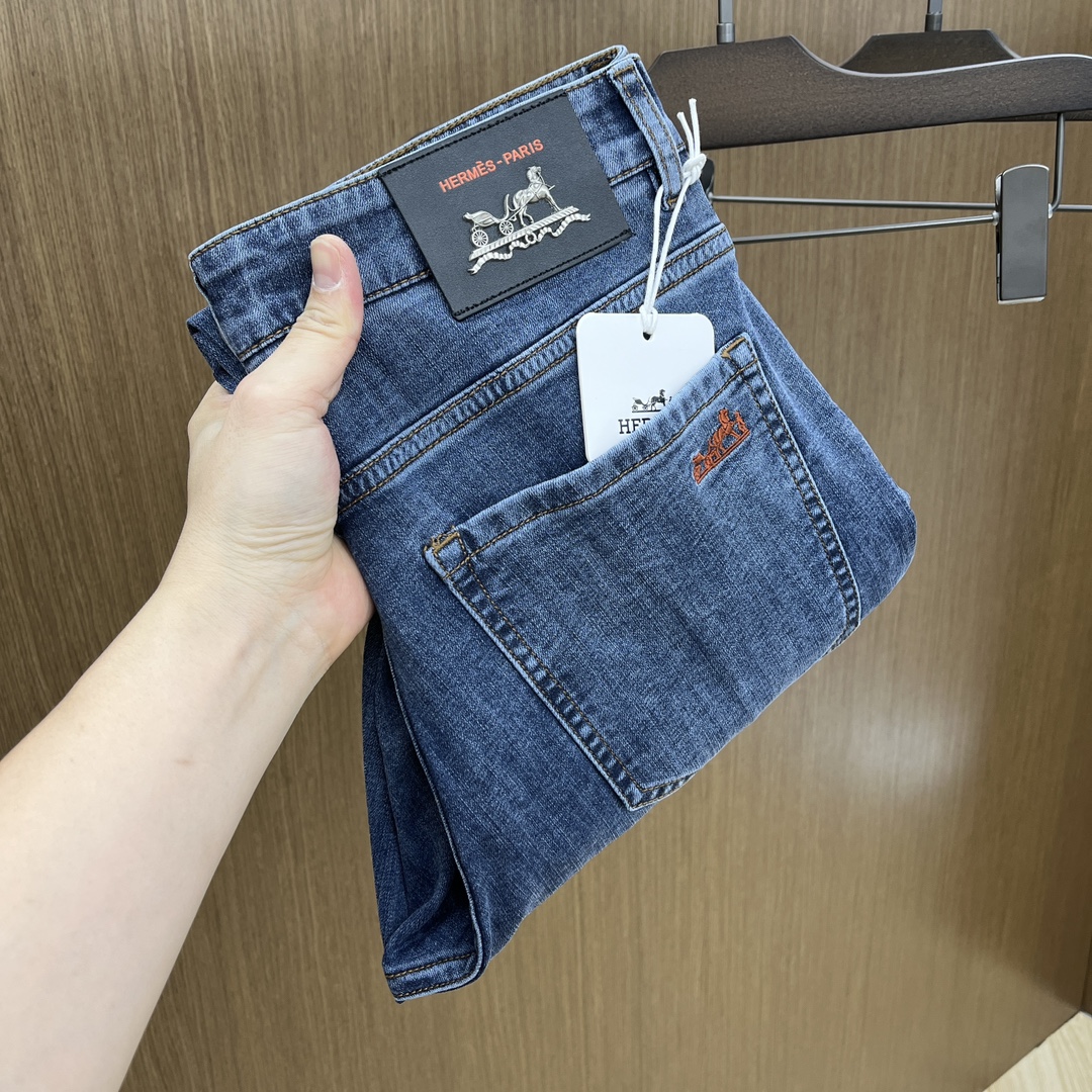 NO:123117,New Her high-end customization, the latest 25SS spring and summer jeans are available at the counter simultaneously. Imported color fixing fabrics. Original custom reproduction. Customer-supplied hardware and auxiliary materials. Original quality. Heavy industry washing. Fine workmanship and excellent upper body!  Preferred single product produced by fax, number 29-38 without 35.37, jeans, alexander wang19860909新款 Her 高端定制、25SS春夏最新款牛仔裤 柜台同步发售 进口固色面料 原版定制复刻 客供五金辅料 原单品质 重工洗水 做工走线精细 上身绝佳！优选单品 fax出品 码数29-38无35.37,,jeans,alexander wang,Men's clothing