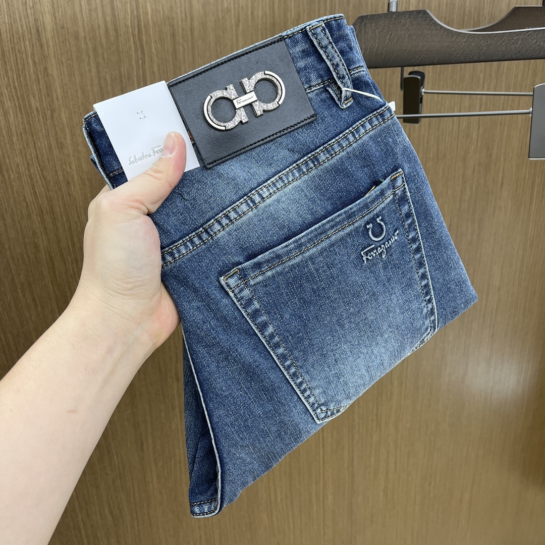 NO:123129,New FG high-end customization, 25SS spring and summer latest jeans are available at the counter simultaneously, imported color fixing fabrics, original custom reproduction, customer-supplied hardware and auxiliary materials, original quality, heavy industry washing, fine workmanship and excellent upper body!  Preferred single product produced by fax, number 29-38 without 35.37, jeans, alexander wang19860909新款 FG 高端定制、25SS春夏最新款牛仔裤 柜台同步发售 进口固色面料 原版定制复刻 客供五金辅料 原单品质 重工洗水 做工走线精细 上身绝佳！优选单品 fax出品 码数29-38无35.37,,jeans,alexander wang,Men's clothing