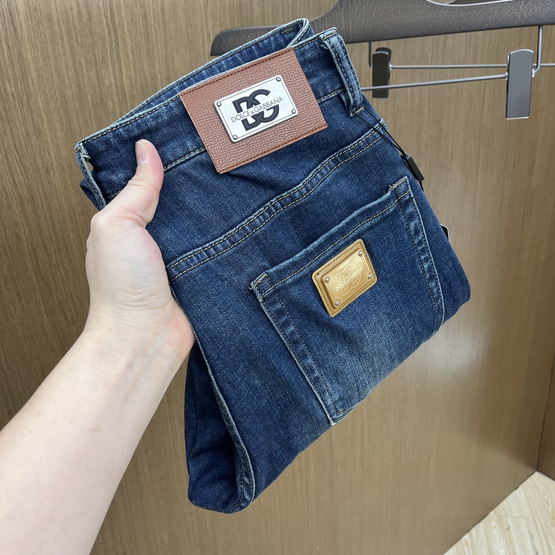 NO:123138,New DG high-end customization, 25SS spring and summer latest jeans are available at the counter simultaneously, imported color fixing fabrics, original custom reproduction, customer-supplied hardware and auxiliary materials, original quality, heavy industry washing, fine workmanship and excellent upper body!  Preferred single product produced by fax, number 29-38 without 35.37, Dolce & Gabbana, jeans, alexander wang19860909新款 DG 高端定制、25SS春夏最新款牛仔裤 柜台同步发售 进口固色面料 原版定制复刻 客供五金辅料 原单品质 重工洗水 做工走线精细 上身绝佳！优选单品 fax出品 码数29-38无35.37,,Dolce&Gabbana,jeans,alexander wang,Men's clothing