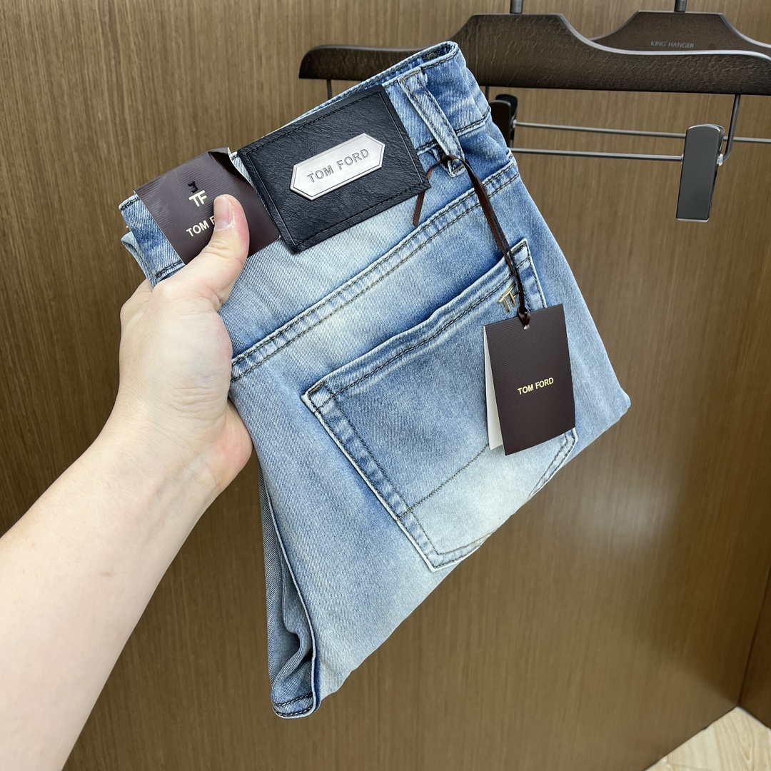 NO:116721,New Lv high-end customization, 25SS spring and summer latest jeans are available at the counter simultaneously, imported color fixing fabrics, original custom reproduction, customer-supplied hardware and auxiliary materials, original quality, heavy industry washing, fine workmanship and excellent upper body!  Preferred single product produced by fax, number 29-38 without 35.37, louis vuitton, jeans, alexander wang19860909新款 Lv 高端定制、25SS春夏最新款牛仔裤 柜台同步发售 进口固色面料 原版定制复刻 客供五金辅料 原单品质 重工洗水 做工走线精细 上身绝佳！优选单品 fax出品 码数29-38无35.37,,louis vuitton,jeans,alexander wang,Men's clothing