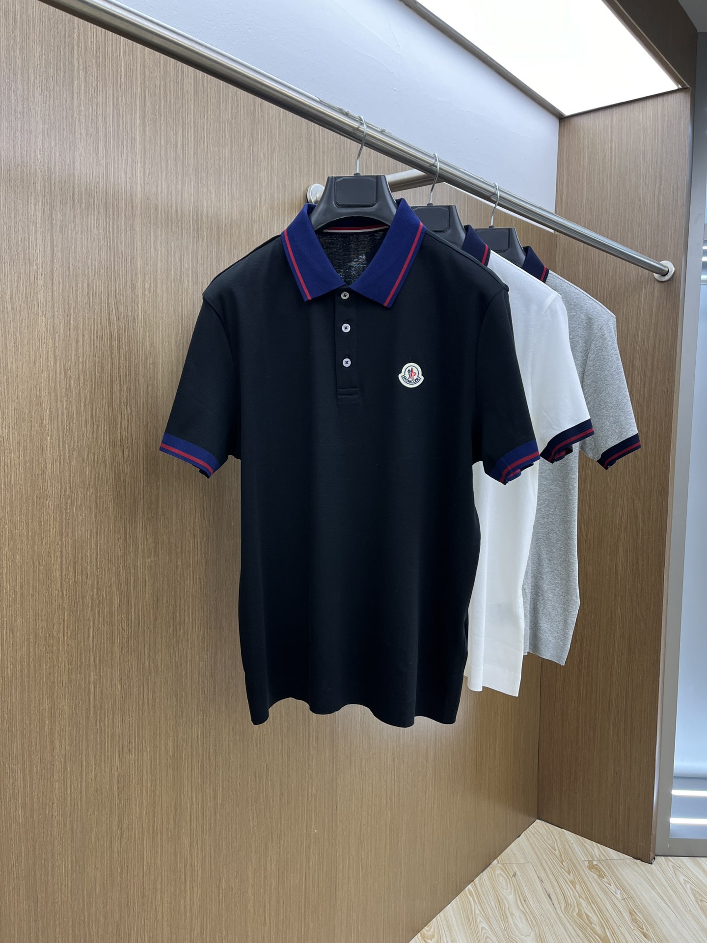 NO:119948,New Mon High Quality 25 Early Spring New Short-sleeved Yyds Daily Going Out and Close Your Eyes Customized Red Stretch Cotton Fabric Short-sleeved Polo Shirts The charm lies in creating a simple and luxurious fashion, and feel the unique temperament of the British style at will. The loose style shows a casual and casual style. Whether it is matched with jeans, casual pants, or skirts, bjj can show a unique personality. Size M-3xl, skirts, jeans, T-shirt, tees, t-shirt, alexander wang19860909新款 Mon 高品质 25早春新款短袖yyds 日常出门闭眼搭 定制朱地弹力棉面料短袖Polo衫T恤 魅力在于创造了简约奢华感的时尚,随意搭配感受英式风格独特气质. 宽松的版型展现出休闲随意的风格,无论是搭配牛仔裤、休闲裤、还是裙子,bjj都能展现出独特的个性 尺码M-3xl,,skirts,jeans,T-shirt,tees，t-shirt,alexander wang,Men's clothing