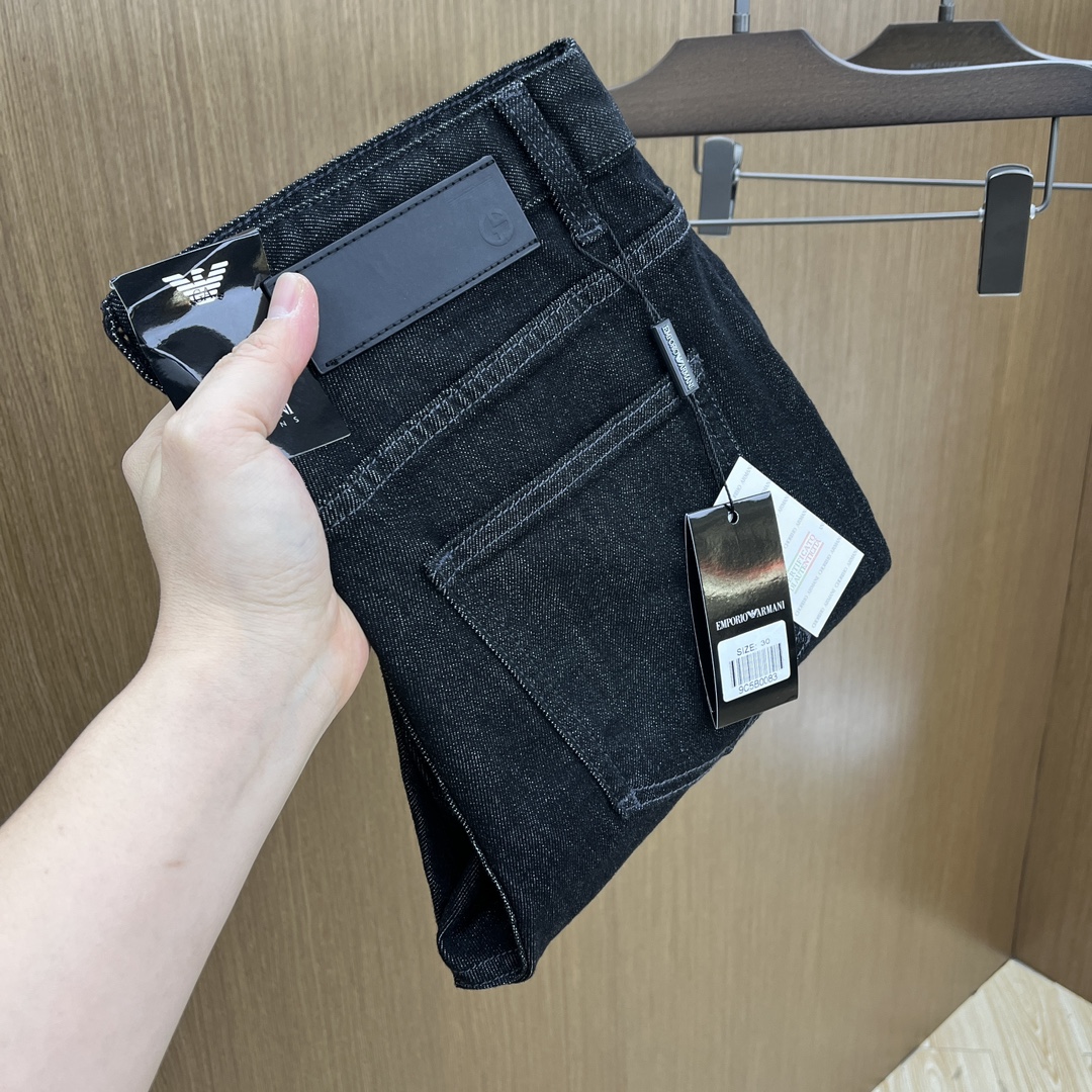 NO:118213,New AJ high-end customization, the latest 2025 early spring jeans, released simultaneously on the counter, imported color fixing fabric, original custom reproduction, customer-supplied hardware and auxiliary materials, original quality, heavy industry washing, fine workmanship and excellent upper body!  ftd preferred single product number 29–38 no 35.37, jeans, alexander wang19860909新款 AJ 高端定制、2025早春最新款小脚牛仔裤 柜台同步发售 进口固色面料 原版定制复刻 客供五金辅料 原单品质 重工洗水 做工走线精细 上身绝佳！ftd优选单品 码数29–38无35.37,,jeans,alexander wang,Men's clothing