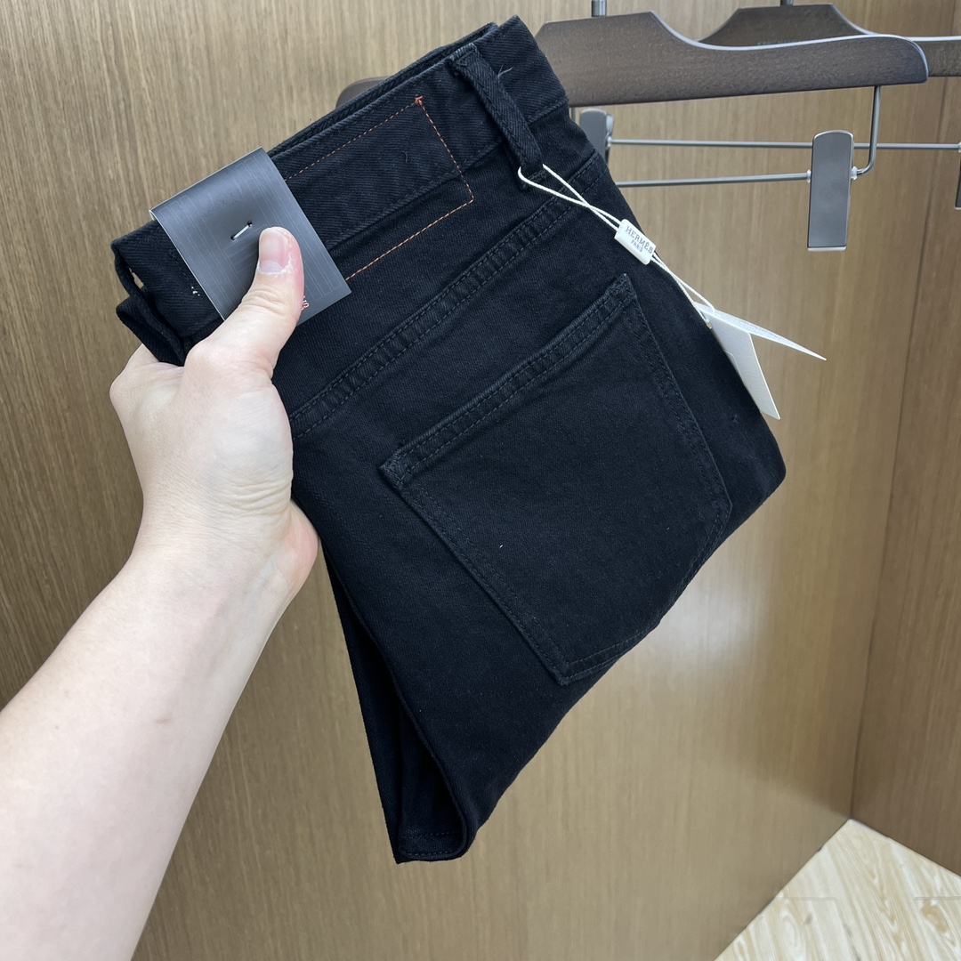 NO:159426,New HER high-end customization, the latest 2025 early spring jeans, released simultaneously on the counter, imported color fixing fabric, original custom reproduction, customer-supplied hardware and auxiliary materials, original quality, heavy industry washing, fine workmanship and excellent upper body!  ftd preferred single product number 29–38 no 35.37, jeans, alexander wang19860909新款 HER 高端定制、2025早春最新款小脚牛仔裤 柜台同步发售 进口固色面料 原版定制复刻 客供五金辅料 原单品质 重工洗水 做工走线精细 上身绝佳！ftd优选单品 码数29–38无35.37,,jeans,alexander wang,Men's clothing