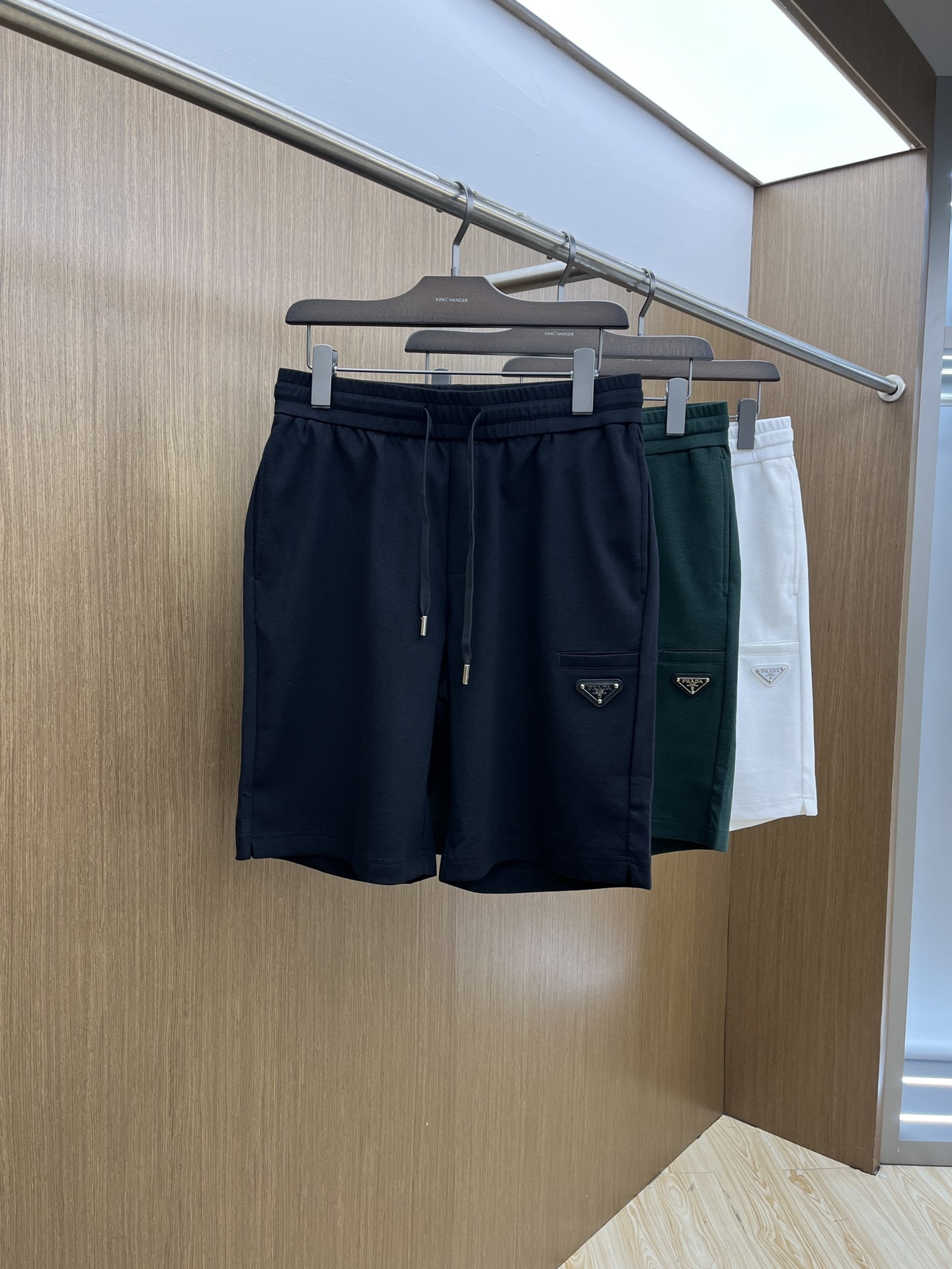 NO:123140,PD spring and summer new models are available first, exclusive for new casual shorts, high-end version!  Customized fabrics for counters are breathable and comfortable, with impeccable details, and the brand element design concept reflects high quality. The feel is delicate and soft!  bjj presents casual cut, with a great upper body style!  Number of codes: 48-56, shorts, alexander wang19860909PD 春夏新款抢先发售 独家专供新款休闲短裤 高端版本！专柜定制面料 透气舒适度高,细节无可挑剔,品牌元素设计理念,体现高品质.手感细腻柔软！bjj呈现休闲裁剪,上身版型超赞！码数: 48-56,,shorts,alexander wang,Men's clothing