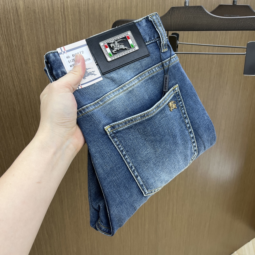 NO:116733,New BBR high-end customization, 25SS spring and summer latest jeans are available at the counter simultaneously, imported color fixing fabrics, original custom reproduction, customer-supplied hardware and auxiliary materials, original quality, heavy industry washing, fine workmanship and excellent upper body!  Preferred single product produced by fax, number 29-38 without 35.37, jeans, alexander wang19860909新款 BBR 高端定制、25SS春夏最新款牛仔裤 柜台同步发售 进口固色面料 原版定制复刻 客供五金辅料 原单品质 重工洗水 做工走线精细 上身绝佳！优选单品 fax出品 码数29-38无35.37,,jeans,alexander wang,Men's clothing