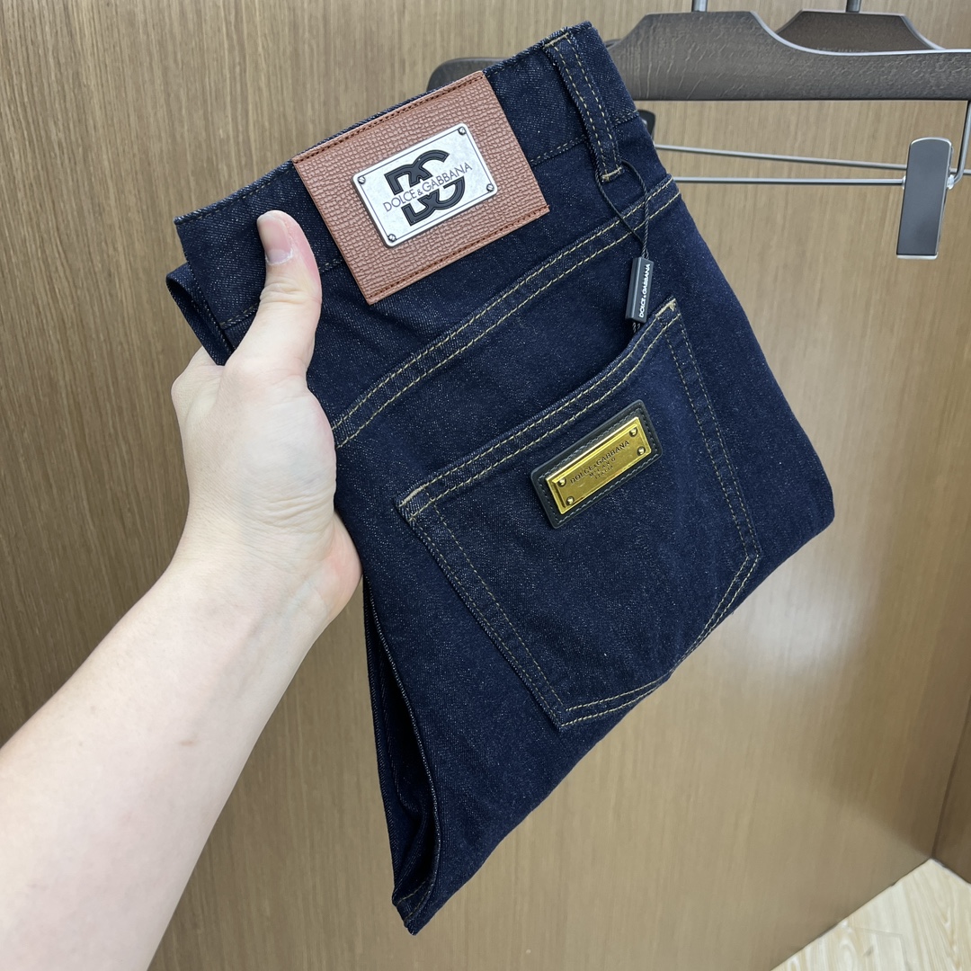 NO:116739,New DG high-end customization, 25SS spring and summer latest jeans are available at the counter simultaneously, imported color fixing fabrics, original custom reproduction, customer-supplied hardware and auxiliary materials, original quality, heavy industry washing, fine workmanship and excellent upper body!  Preferred single product produced by fax, number 29-38 without 35.37, Dolce & Gabbana, jeans, alexander wang19860909新款 DG 高端定制、25SS春夏最新款牛仔裤 柜台同步发售 进口固色面料 原版定制复刻 客供五金辅料 原单品质 重工洗水 做工走线精细 上身绝佳！优选单品 fax出品 码数29-38无35.37,,Dolce&Gabbana,jeans,alexander wang,Men's clothing