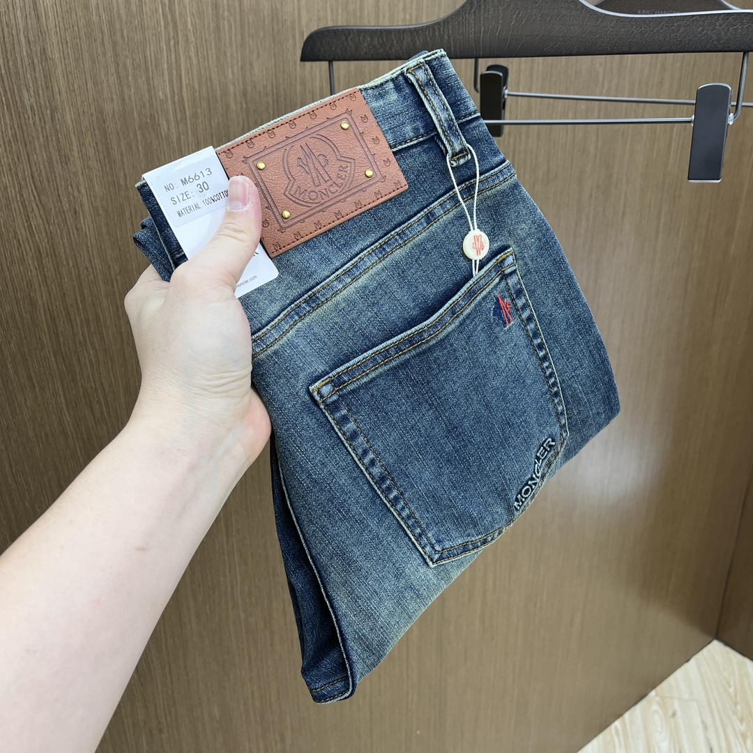 NO:116742,New Mon high-end customization, the latest 25SS spring and summer jeans are available at the counter simultaneously, imported color fixing fabrics, original custom reproduction, customer-supplied hardware and auxiliary materials, original quality, heavy industry washing, fine workmanship and excellent upper body!  Preferred single product produced by fax, number 29-38 without 35.37, jeans, alexander wang19860909新款 Mon 高端定制、25SS春夏最新款牛仔裤 柜台同步发售 进口固色面料 原版定制复刻 客供五金辅料 原单品质 重工洗水 做工走线精细 上身绝佳！优选单品 fax出品 码数29-38无35.37,,jeans,alexander wang,Men's clothing