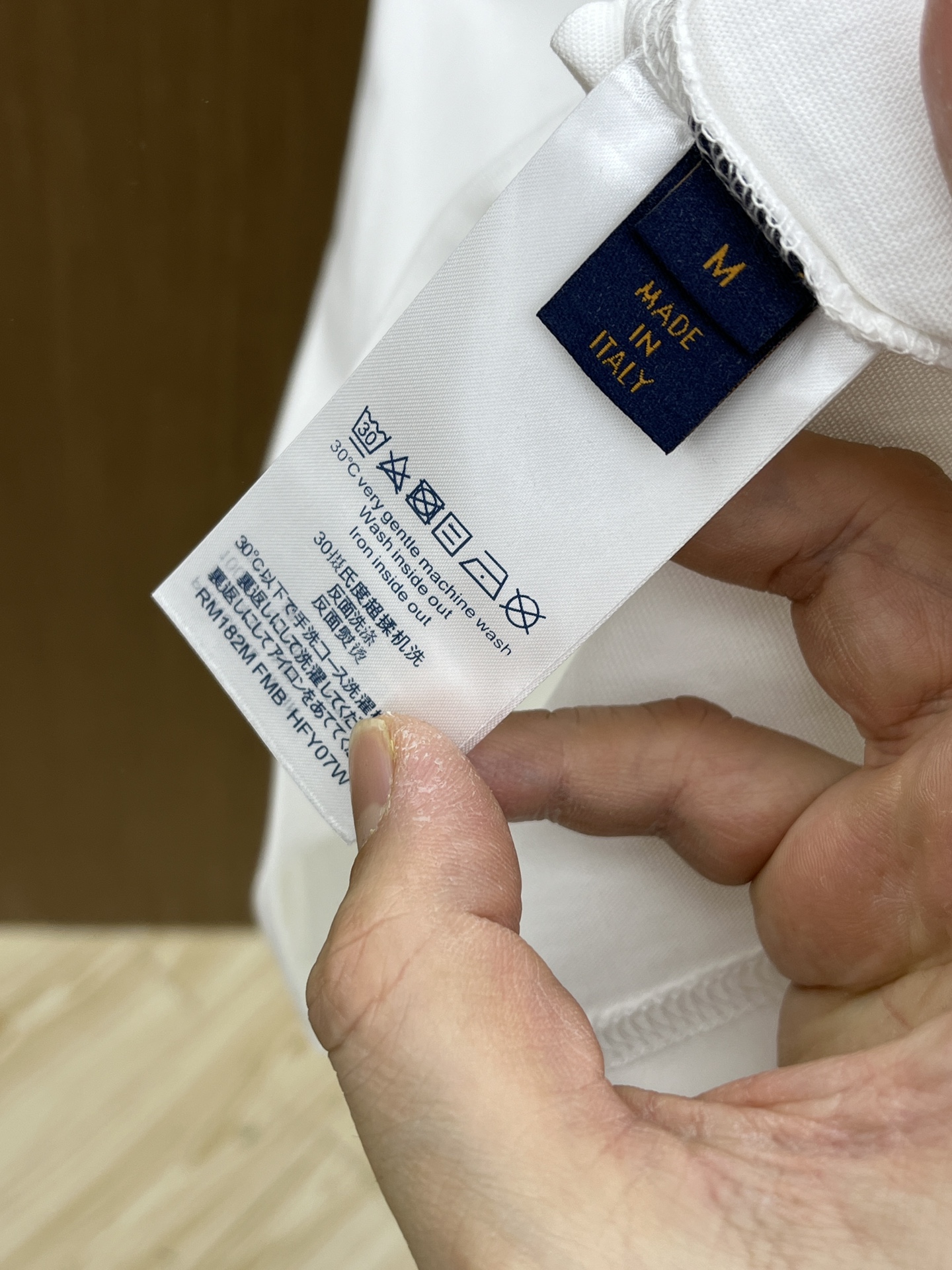 新款   LV 🔥🔥高定面料 玉蚕丝般的丝滑 2025春夏新品上市🍃时尚经典圆领短袖👍🏻时尚单品设计，更