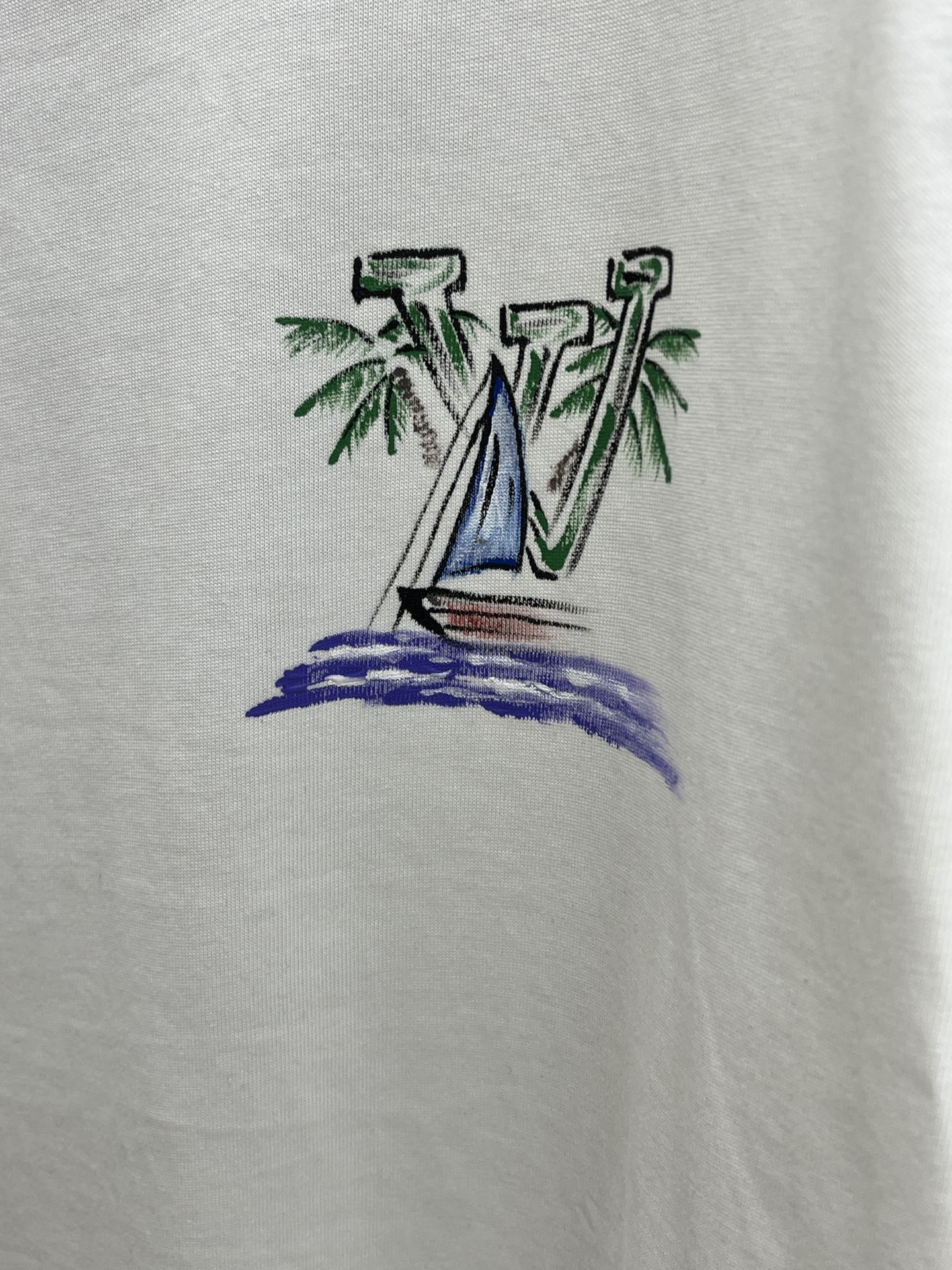 新款   LV 🔥🔥高定面料 玉蚕丝般的丝滑 2025春夏新品上市🍃时尚经典圆领短袖👍🏻时尚单品设计，更