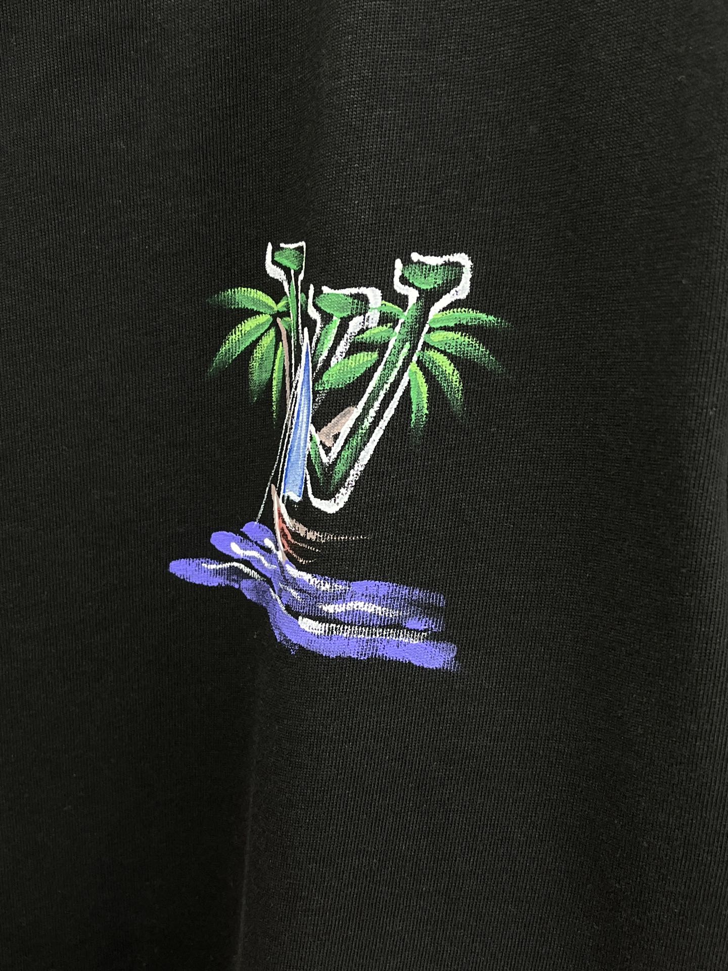 新款   LV 🔥🔥高定面料 玉蚕丝般的丝滑 2025春夏新品上市🍃时尚经典圆领短袖👍🏻时尚单品设计，更