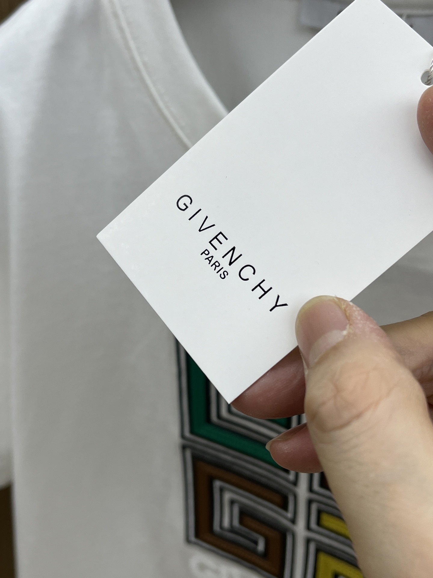 新款   Gvc 🔥🔥高定面料 玉蚕丝般的丝滑 2025春夏新品上市🍃时尚经典圆领短袖👍🏻时尚单品设计，