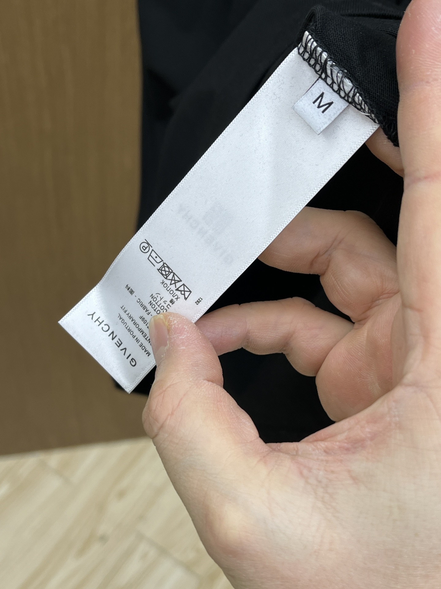 新款   GVC 🔥🔥高定面料 玉蚕丝般的丝滑 2025春夏新品上市🍃时尚经典圆领短袖👍🏻时尚单品设计，