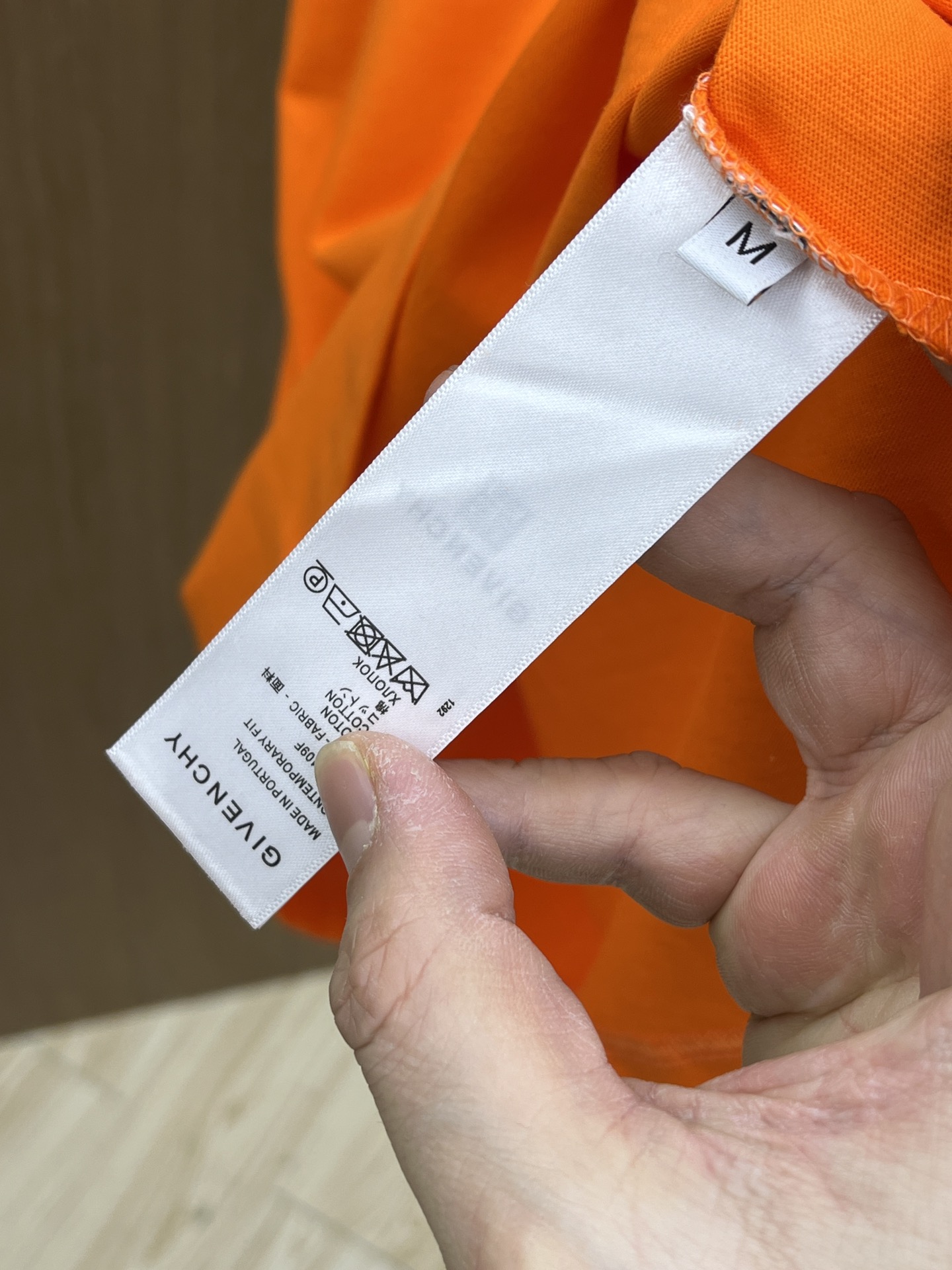 新款   Gvc 🔥🔥高定面料 玉蚕丝般的丝滑 2025春夏新品上市🍃时尚经典圆领短袖👍🏻时尚单品设计，