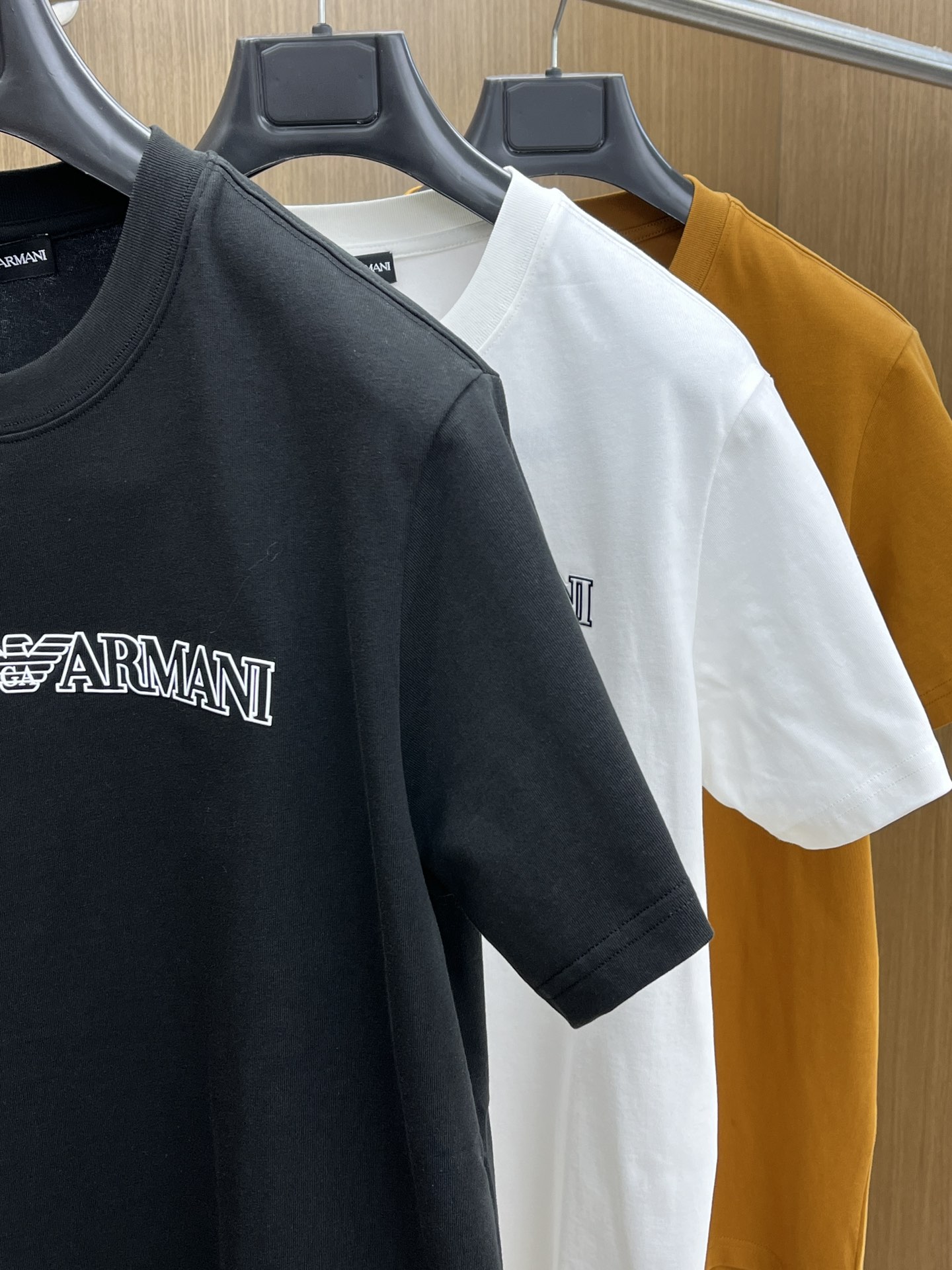 新款   AJ 🔥🔥高定面料 玉蚕丝般的丝滑 2025春夏新品上市🍃时尚经典圆领短袖👍🏻时尚单品设计，更