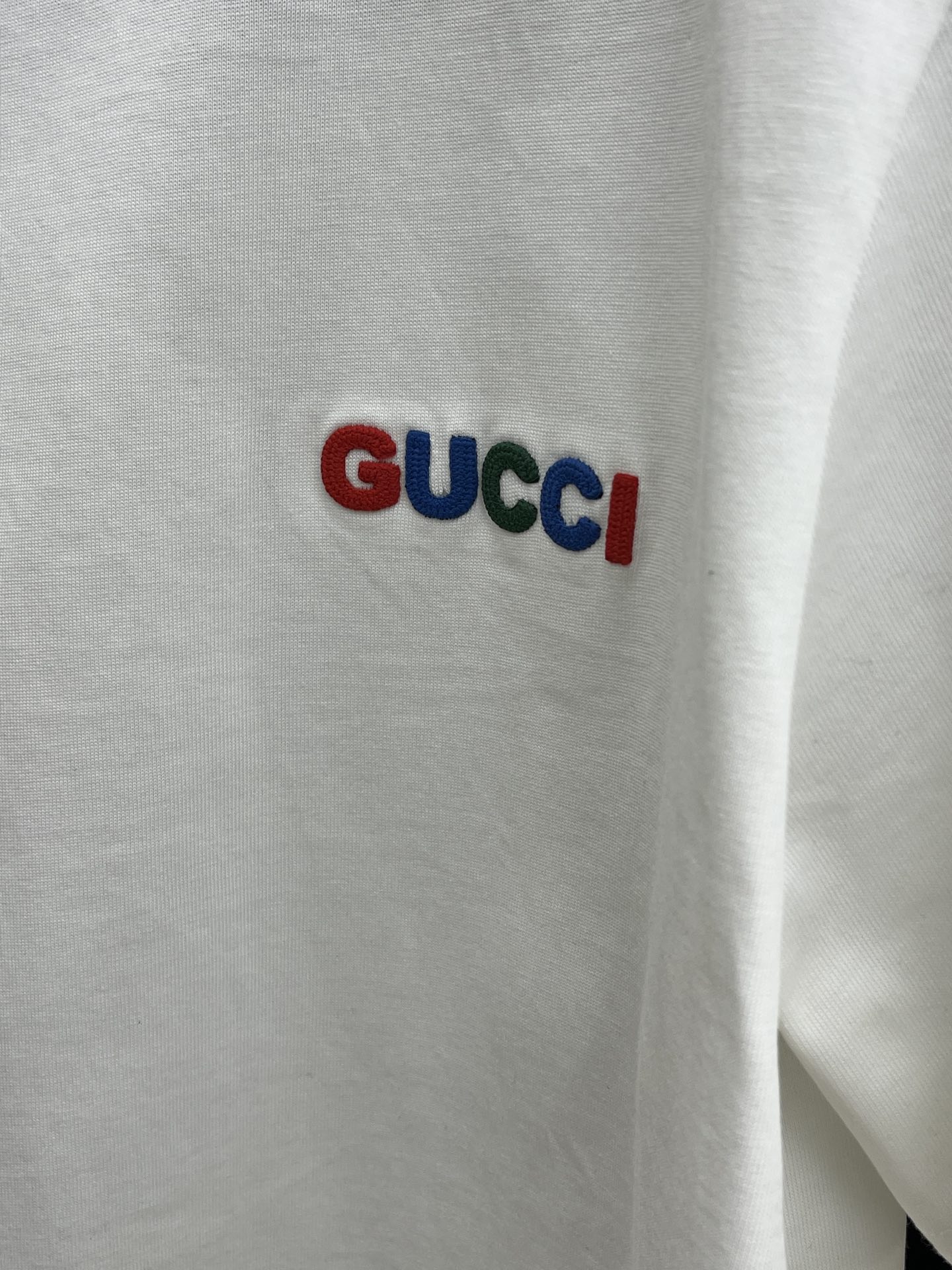 新款   Guc 🔥🔥高定面料 玉蚕丝般的丝滑 2025春夏新品上市🍃时尚经典圆领短袖👍🏻时尚单品设计，