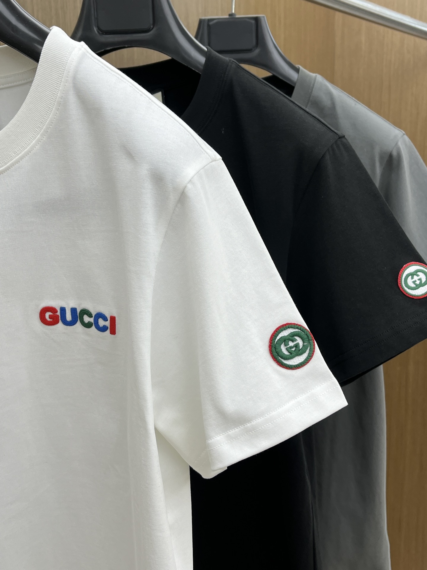 新款   Guc 🔥🔥高定面料 玉蚕丝般的丝滑 2025春夏新品上市🍃时尚经典圆领短袖👍🏻时尚单品设计，