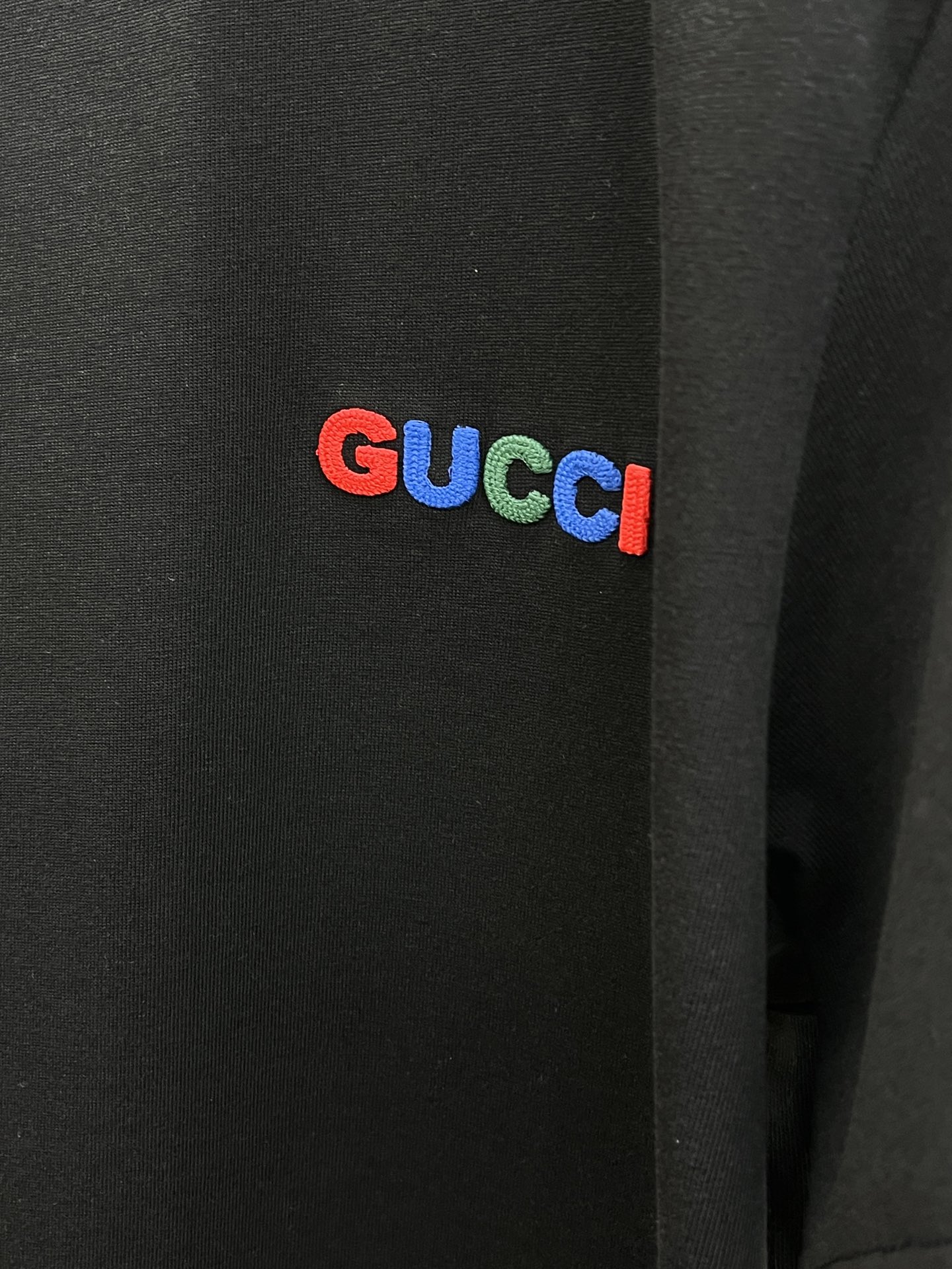 新款   Guc 🔥🔥高定面料 玉蚕丝般的丝滑 2025春夏新品上市🍃时尚经典圆领短袖👍🏻时尚单品设计，