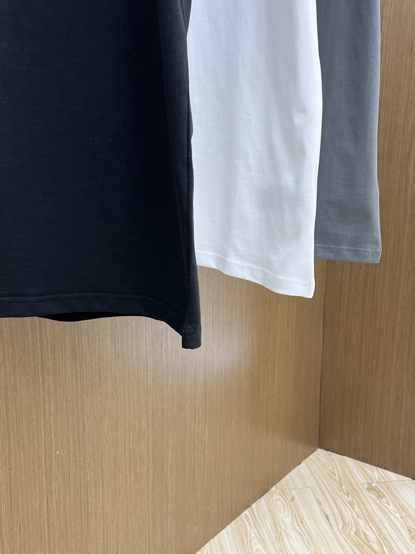 新款   Guc 🔥🔥高定面料 玉蚕丝般的丝滑 2025春夏新品上市🍃时尚经典圆领短袖👍🏻时尚单品设计，