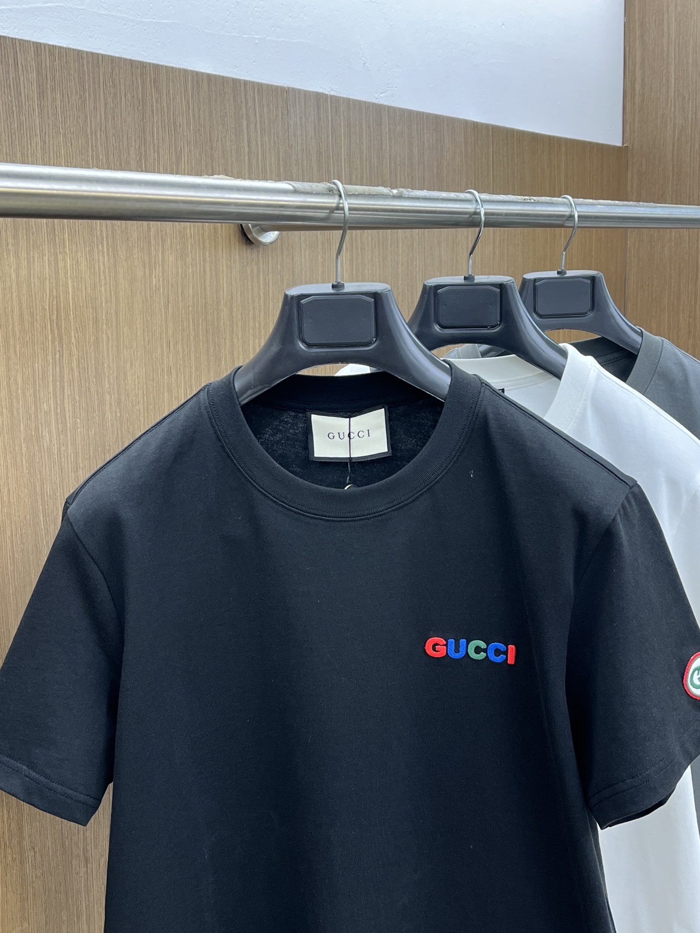 新款   Guc 🔥🔥高定面料 玉蚕丝般的丝滑 2025春夏新品上市🍃时尚经典圆领短袖👍🏻时尚单品设计，