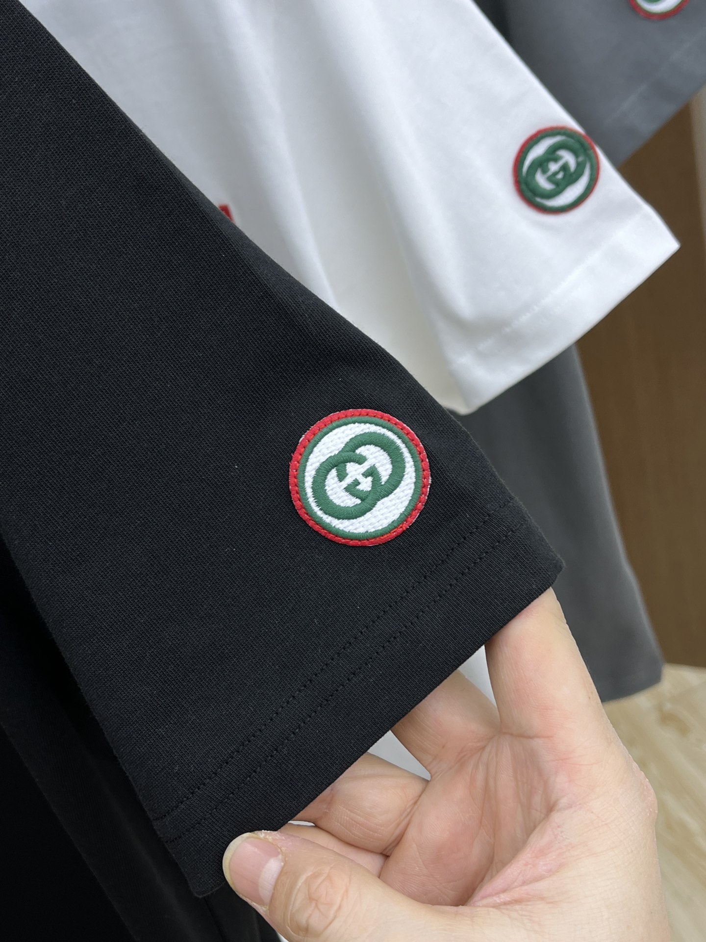 新款   Guc 🔥🔥高定面料 玉蚕丝般的丝滑 2025春夏新品上市🍃时尚经典圆领短袖👍🏻时尚单品设计，