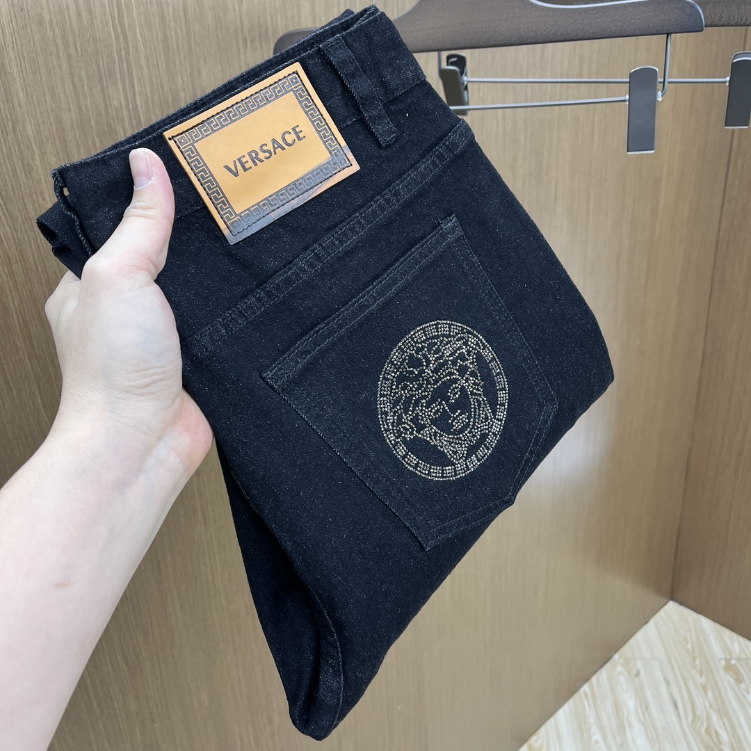 NO:119932,New Ver Spring and Summer New Men's Casual Jeans, Top Quality!  Channel orders are sold simultaneously on the official website!  !  Original customized denim cotton material!  Suitable for casual/formal outfits ~ the best for daily commuting!  !  bok size: 30-38 None 35 37, jeans,alexander wang19860909新款 Ver 春夏新款男士休闲牛仔裤,顶级品质！渠道订单,官网同步出售！！原厂订制牛仔全棉材质！适合休闲/正装各种搭配～日常通勤的极品！！bok尺码:30-38无35 37,,jeans,alexander wang,Men's clothing