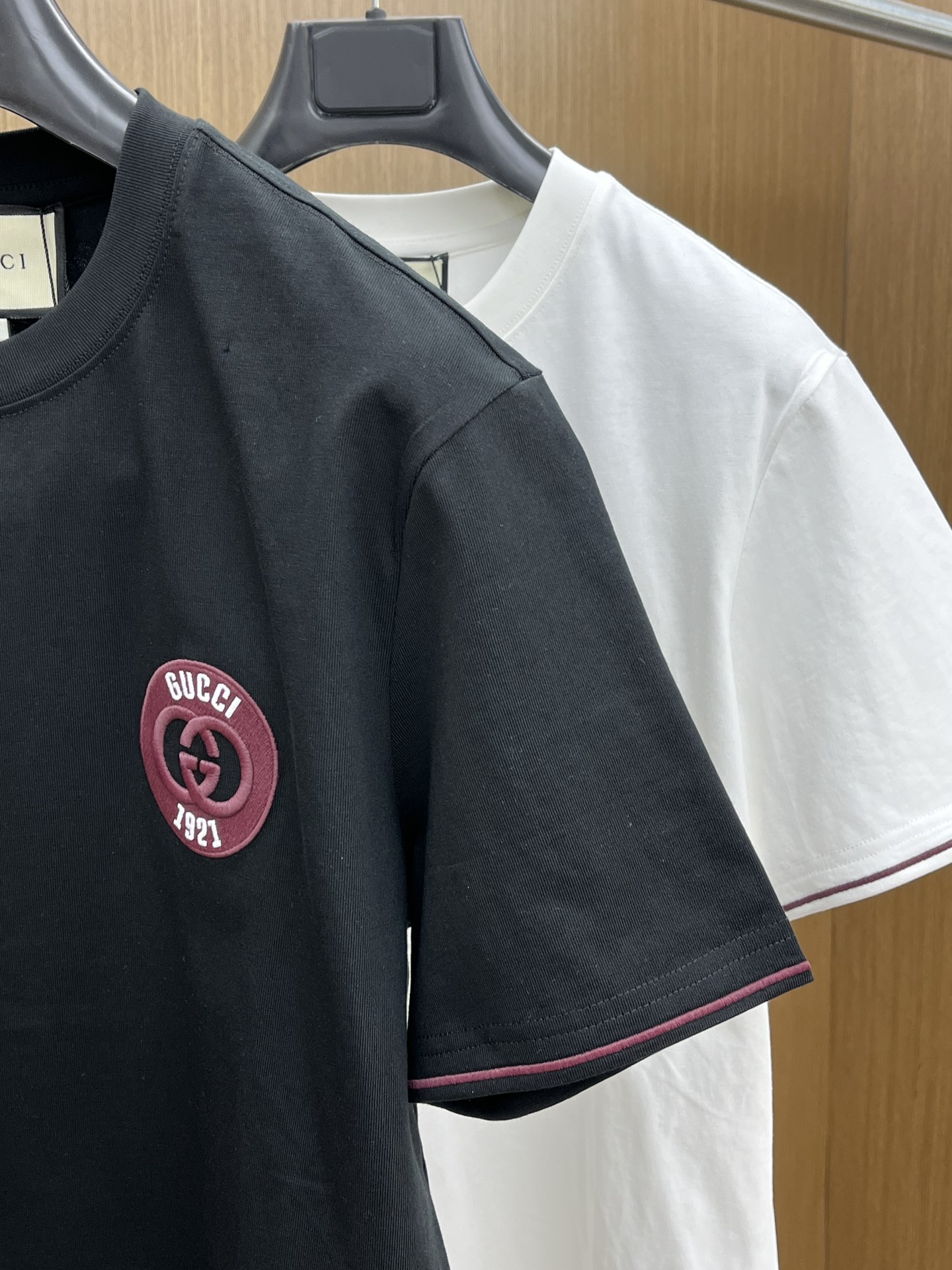新款   Guc 🔥🔥高定面料 玉蚕丝般的丝滑 2025春夏新品上市🍃时尚经典圆领短袖👍🏻时尚单品设计，