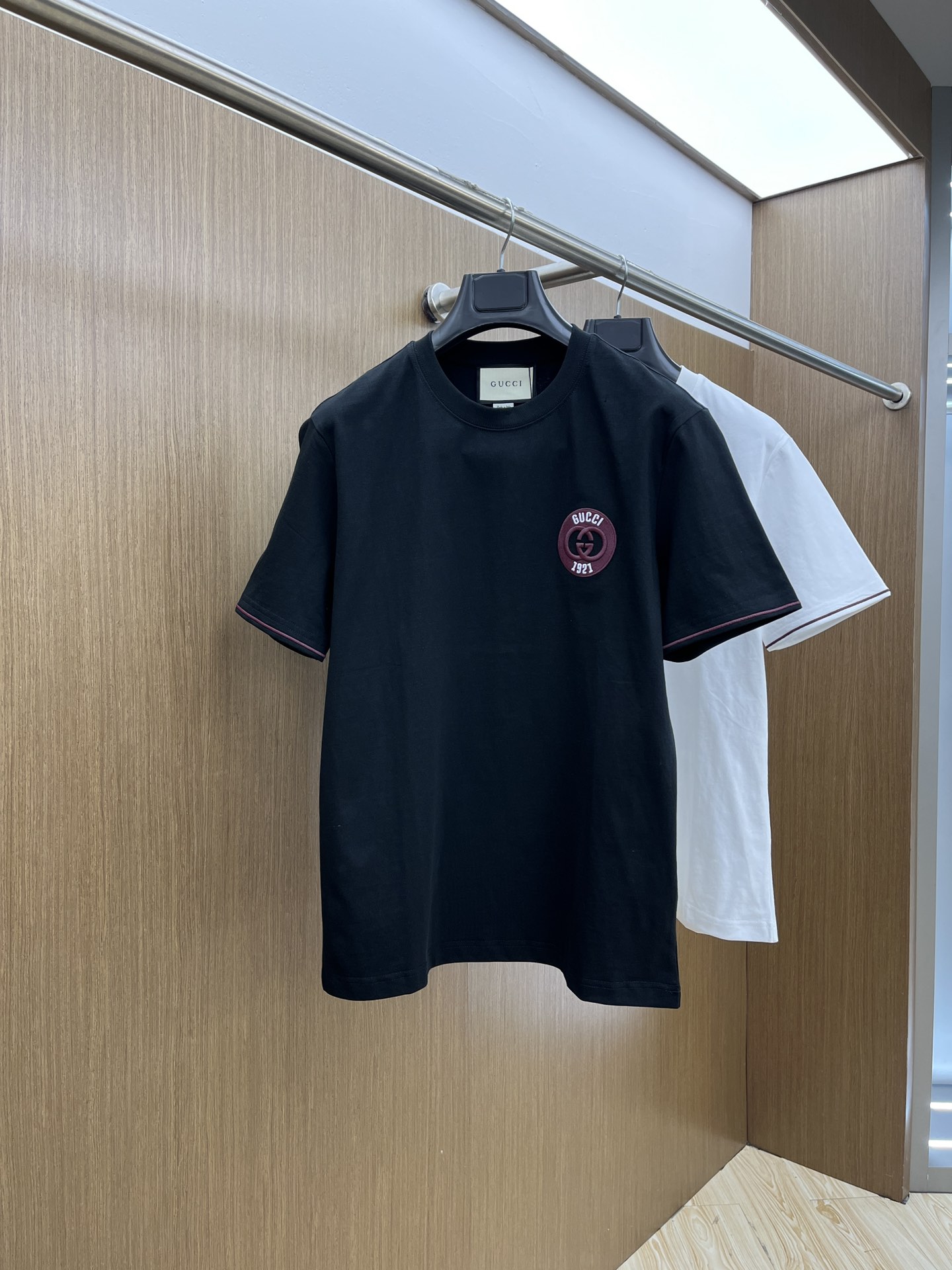 新款   Guc 🔥🔥高定面料 玉蚕丝般的丝滑 2025春夏新品上市🍃时尚经典圆领短袖👍🏻时尚单品设计，
