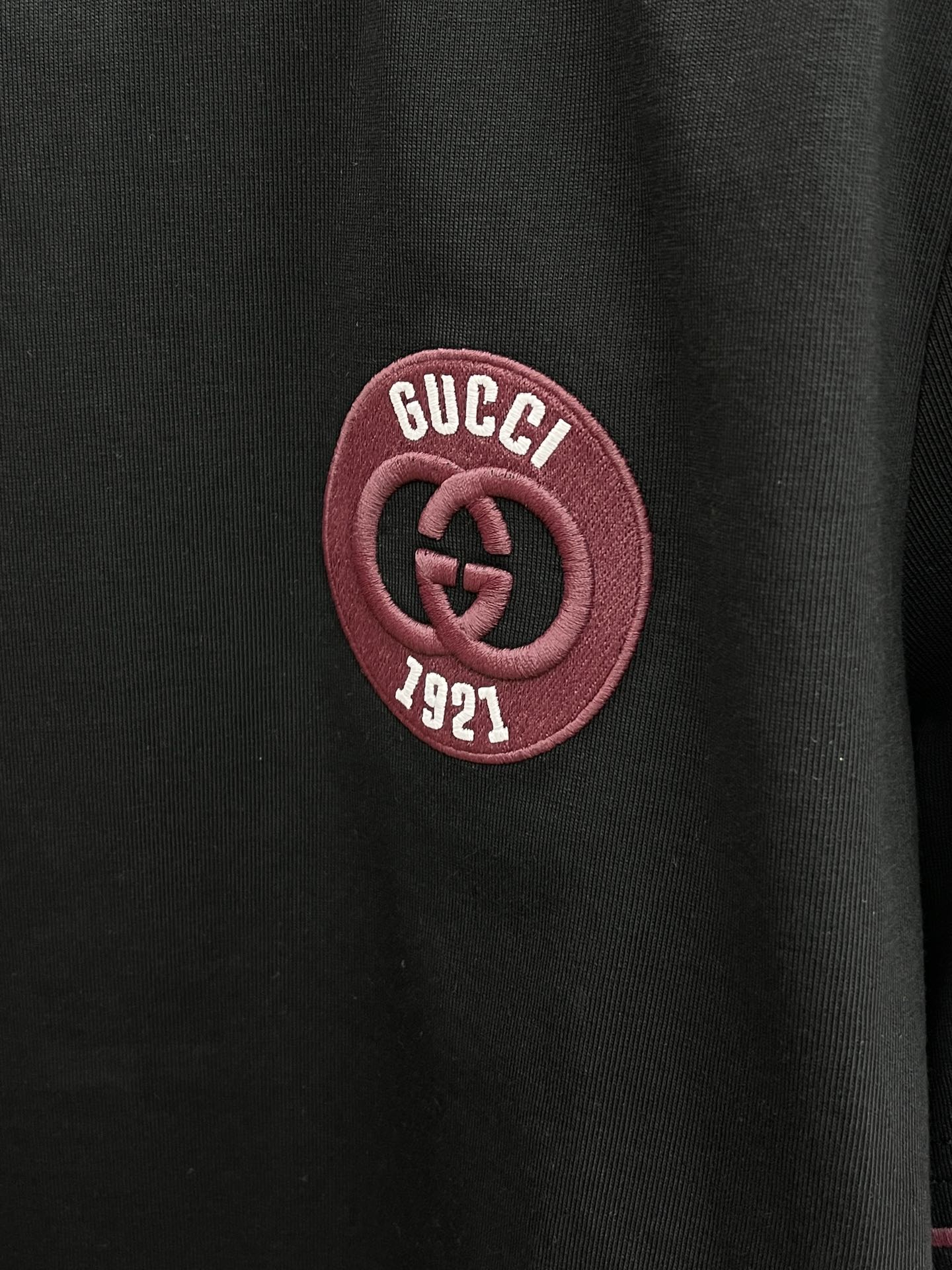 新款   Guc 🔥🔥高定面料 玉蚕丝般的丝滑 2025春夏新品上市🍃时尚经典圆领短袖👍🏻时尚单品设计，