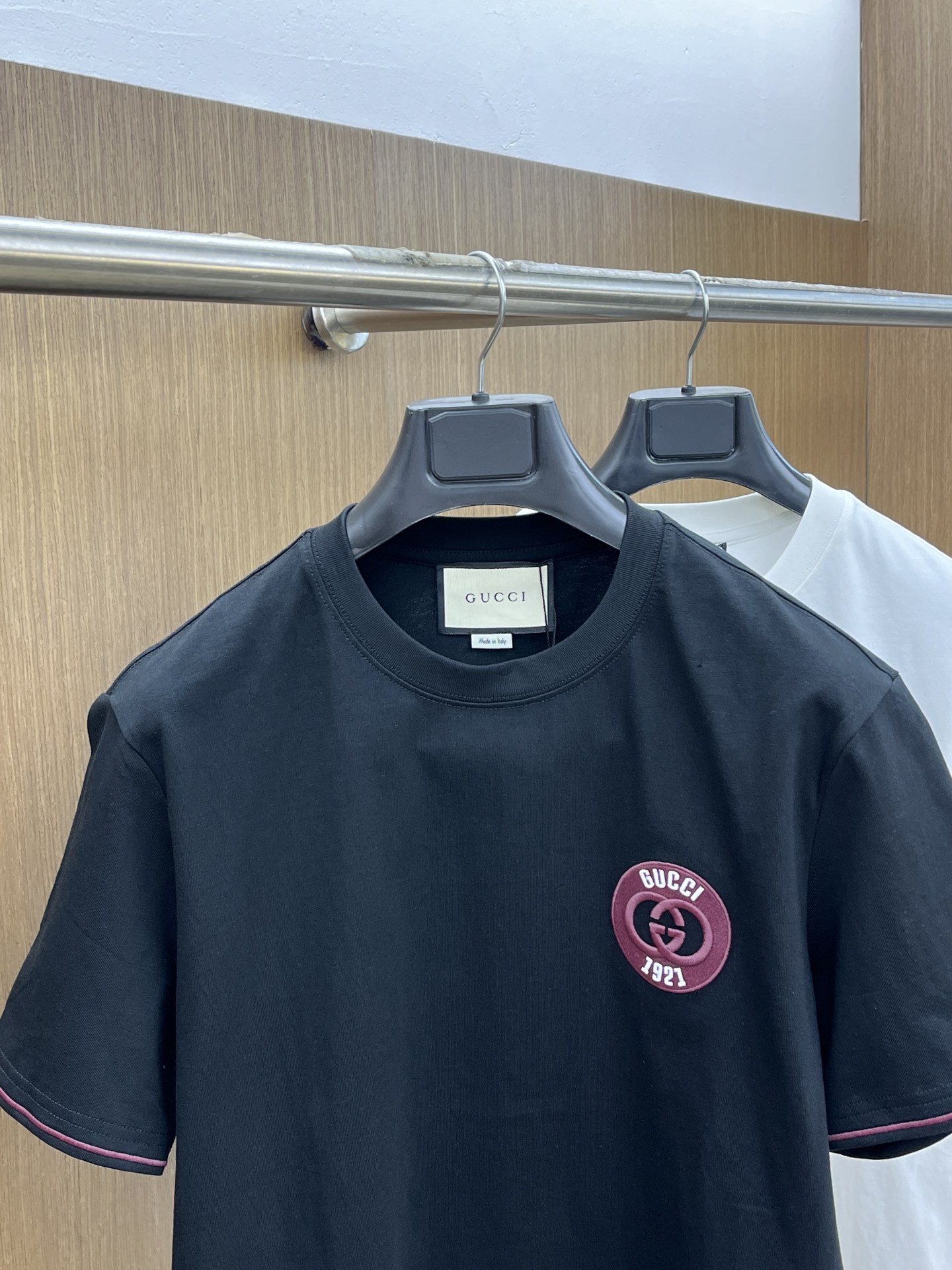 新款   Guc 🔥🔥高定面料 玉蚕丝般的丝滑 2025春夏新品上市🍃时尚经典圆领短袖👍🏻时尚单品设计，