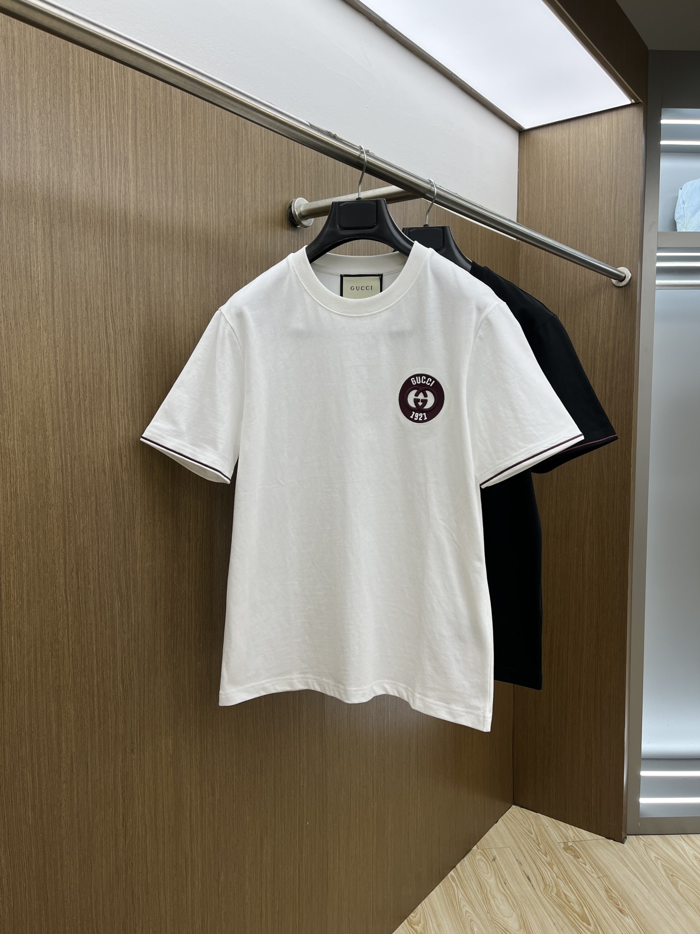 新款   Guc 🔥🔥高定面料 玉蚕丝般的丝滑 2025春夏新品上市🍃时尚经典圆领短袖👍🏻时尚单品设计，