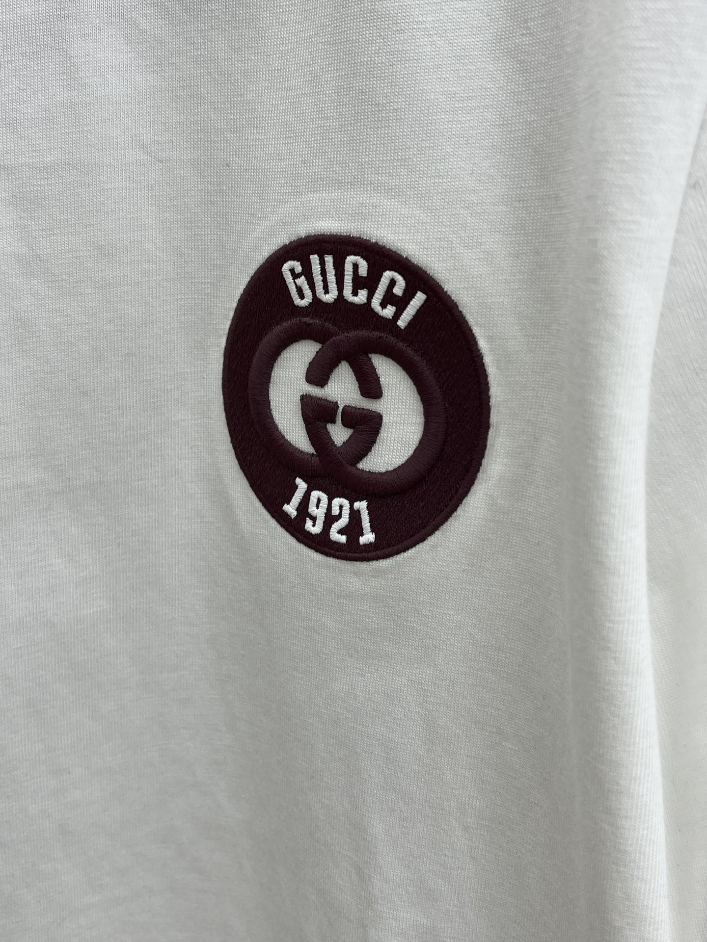 新款   Guc 🔥🔥高定面料 玉蚕丝般的丝滑 2025春夏新品上市🍃时尚经典圆领短袖👍🏻时尚单品设计，