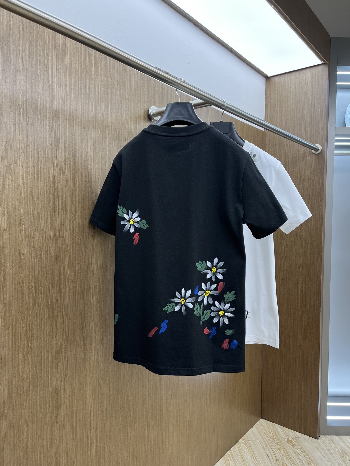 新款   Guc 🔥🔥高定面料 玉蚕丝般的丝滑 2025春夏新品上市🍃时尚经典圆领短袖👍🏻时尚单品设计，