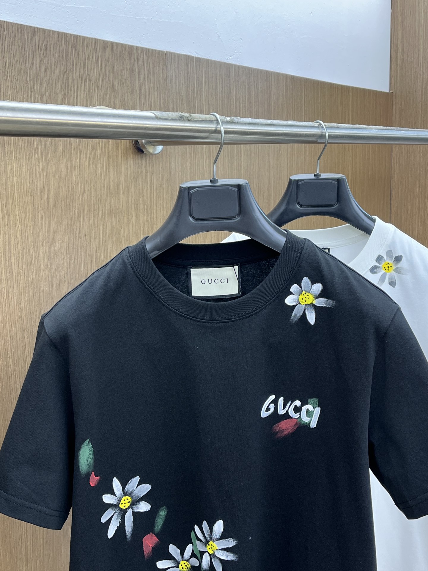 新款   Guc 🔥🔥高定面料 玉蚕丝般的丝滑 2025春夏新品上市🍃时尚经典圆领短袖👍🏻时尚单品设计，