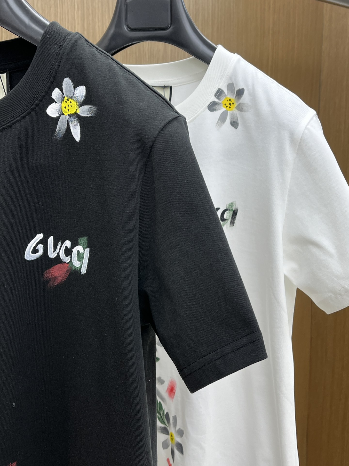 新款   Guc 🔥🔥高定面料 玉蚕丝般的丝滑 2025春夏新品上市🍃时尚经典圆领短袖👍🏻时尚单品设计，