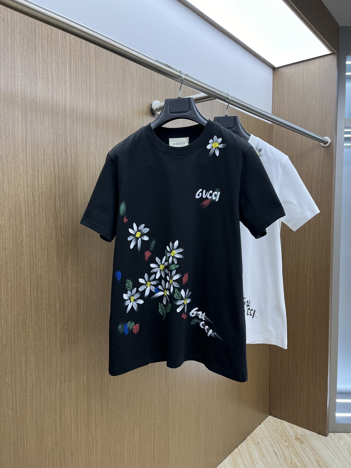 新款   Guc 🔥🔥高定面料 玉蚕丝般的丝滑 2025春夏新品上市🍃时尚经典圆领短袖👍🏻时尚单品设计，