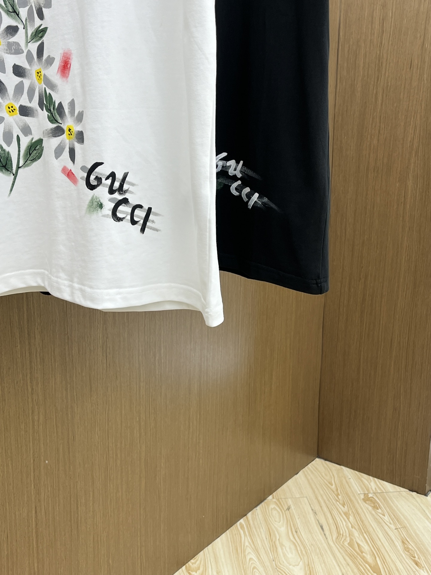 新款   Guc 🔥🔥高定面料 玉蚕丝般的丝滑 2025春夏新品上市🍃时尚经典圆领短袖👍🏻时尚单品设计，