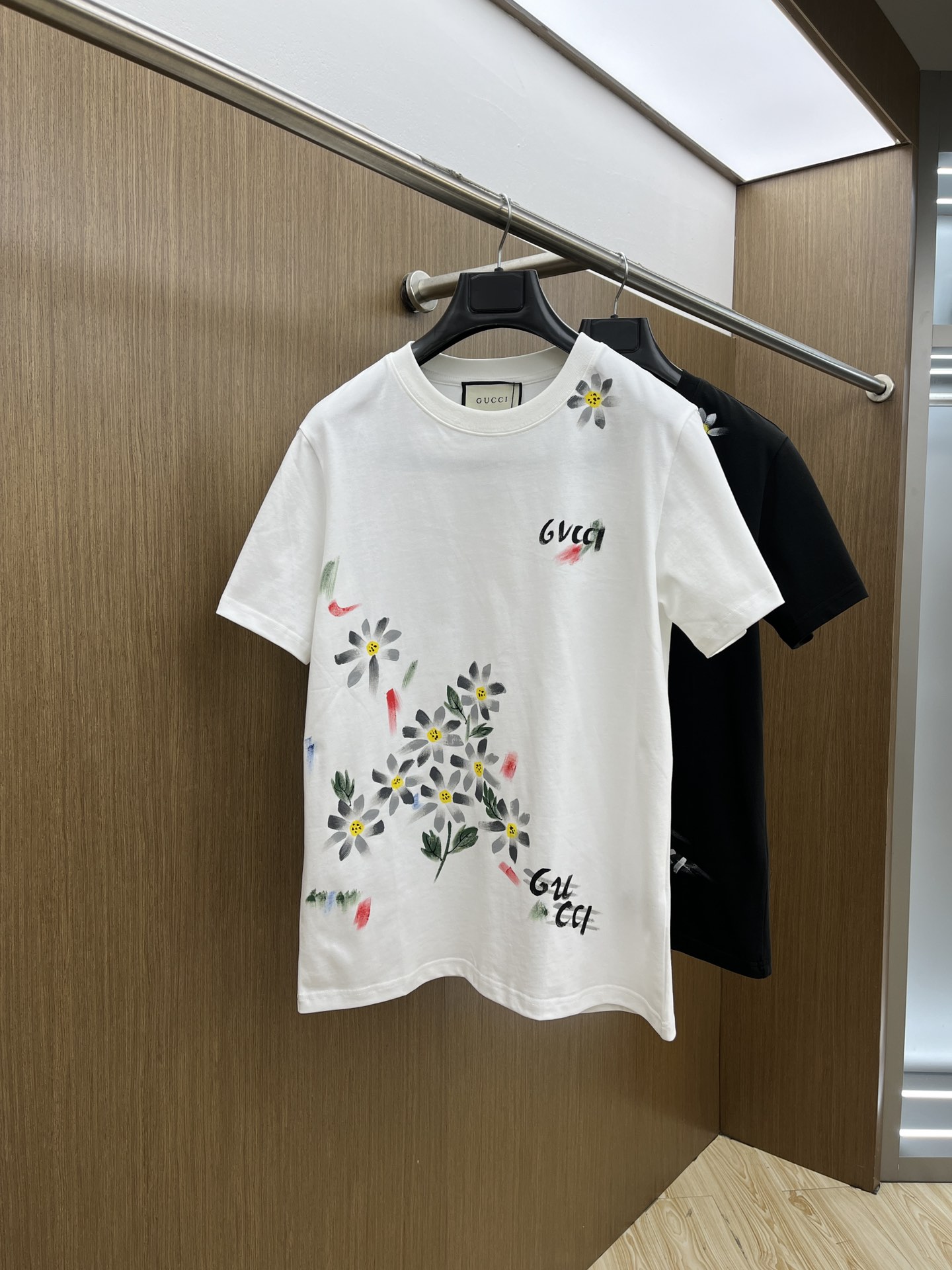 新款   Guc 🔥🔥高定面料 玉蚕丝般的丝滑 2025春夏新品上市🍃时尚经典圆领短袖👍🏻时尚单品设计，