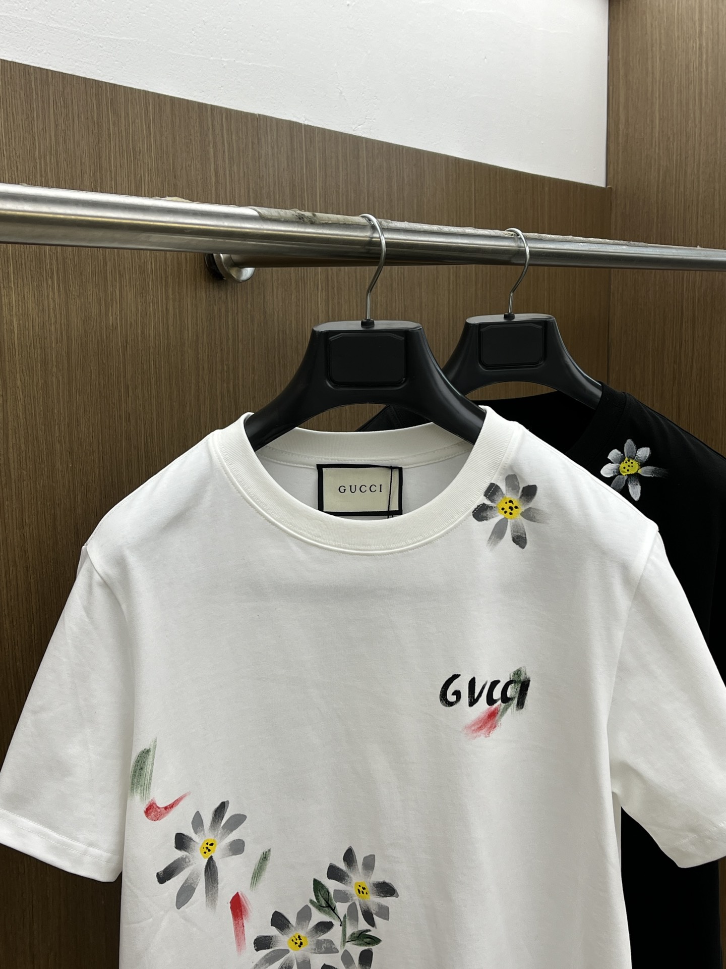 新款   Guc 🔥🔥高定面料 玉蚕丝般的丝滑 2025春夏新品上市🍃时尚经典圆领短袖👍🏻时尚单品设计，